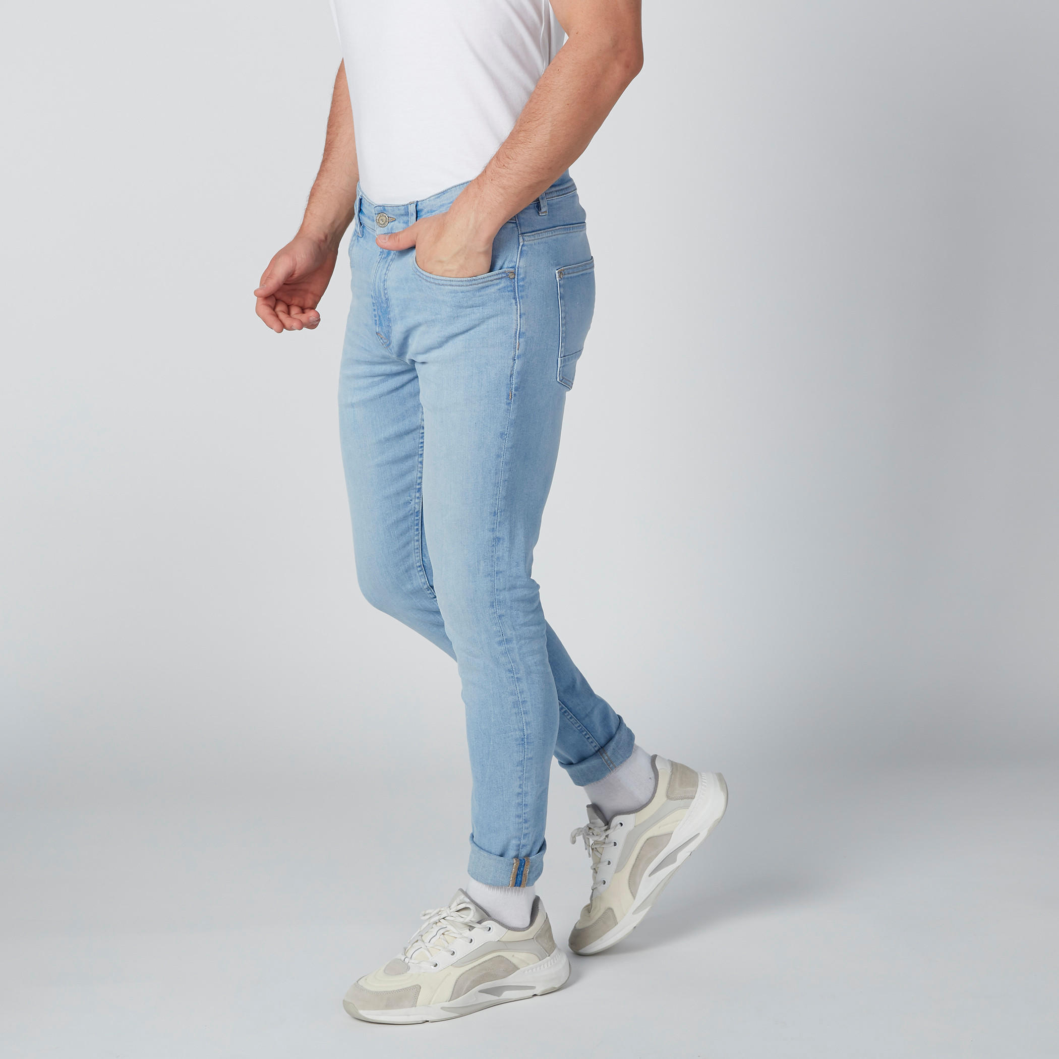 بنطال جينز بقصّة عادية وجيوب-men-clothing-bottoms-jeans-image-3