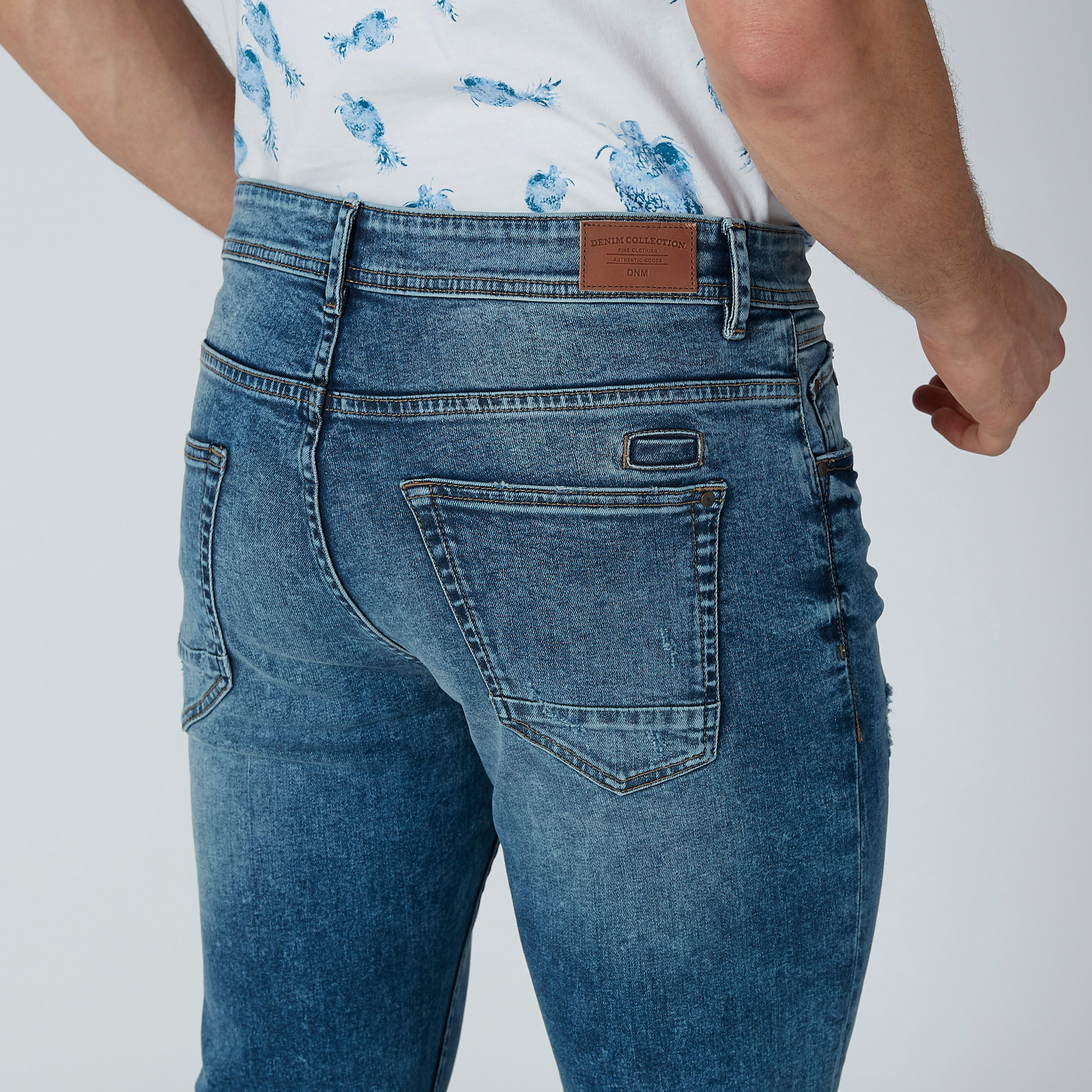 بنطال جينز طويل ممزّق بجيوب وحلقات للحزام-men-clothing-bottoms-jeans-image-3