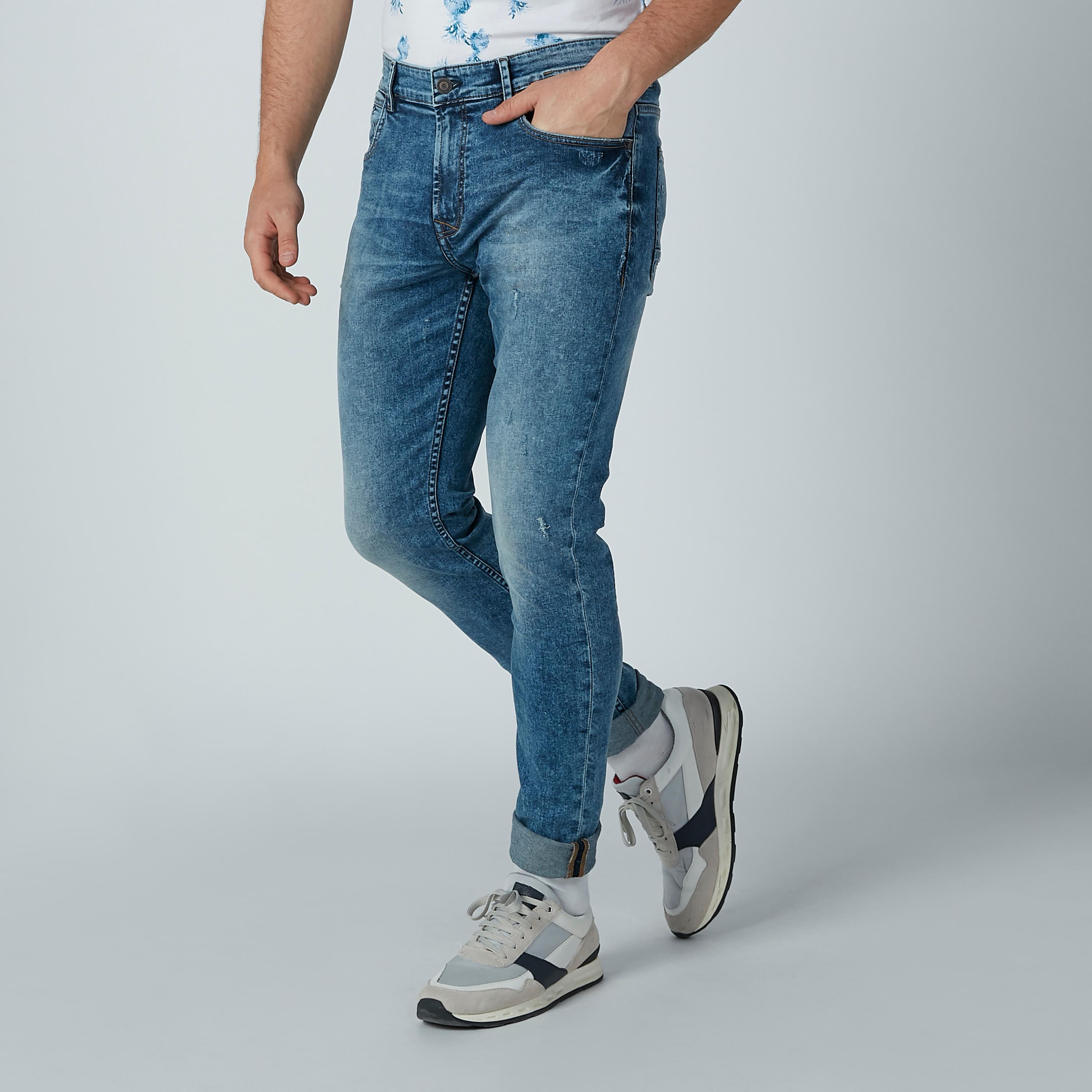 بنطال جينز طويل ممزّق بجيوب وحلقات للحزام-men-clothing-bottoms-jeans-image-4