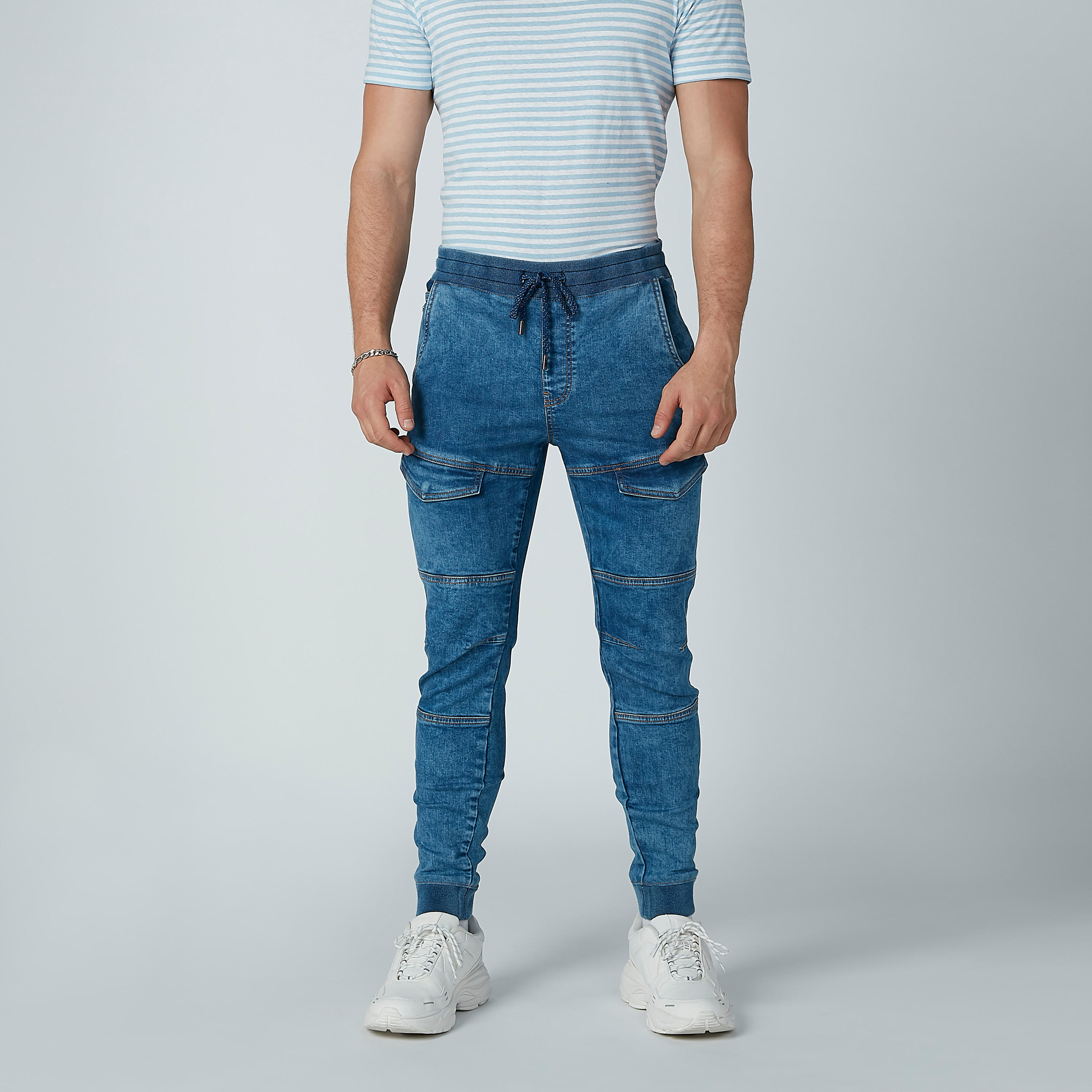بنطال رياضي بأساور ضيّقة ورباط وجيوب-men-clothing-bottoms-joggers-image-1