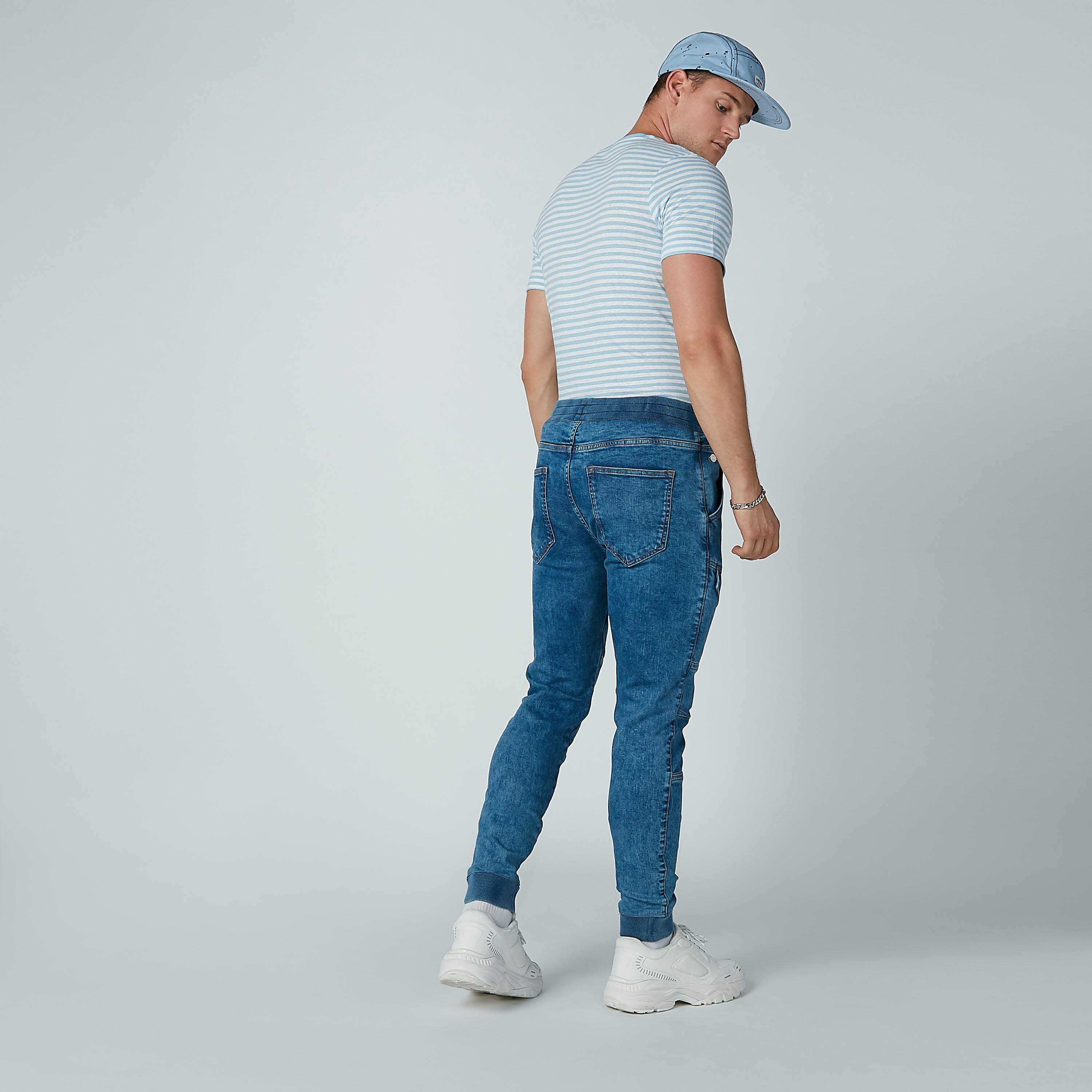 بنطال رياضي بأساور ضيّقة ورباط وجيوب-men-clothing-bottoms-joggers-image-4