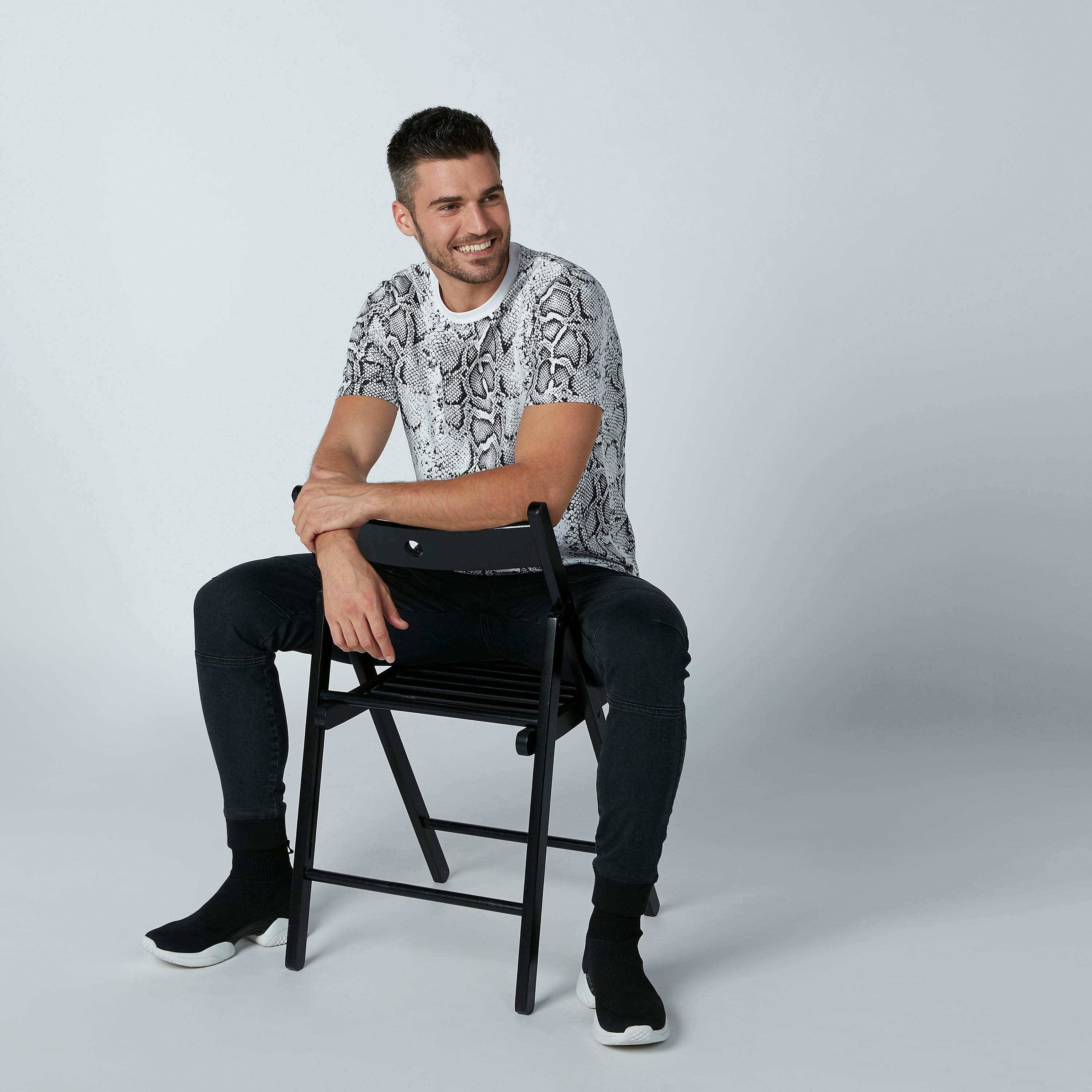 بنطال جينز طويل برباط إغلاق وجيوب-men-clothing-bottoms-jeans-image-2