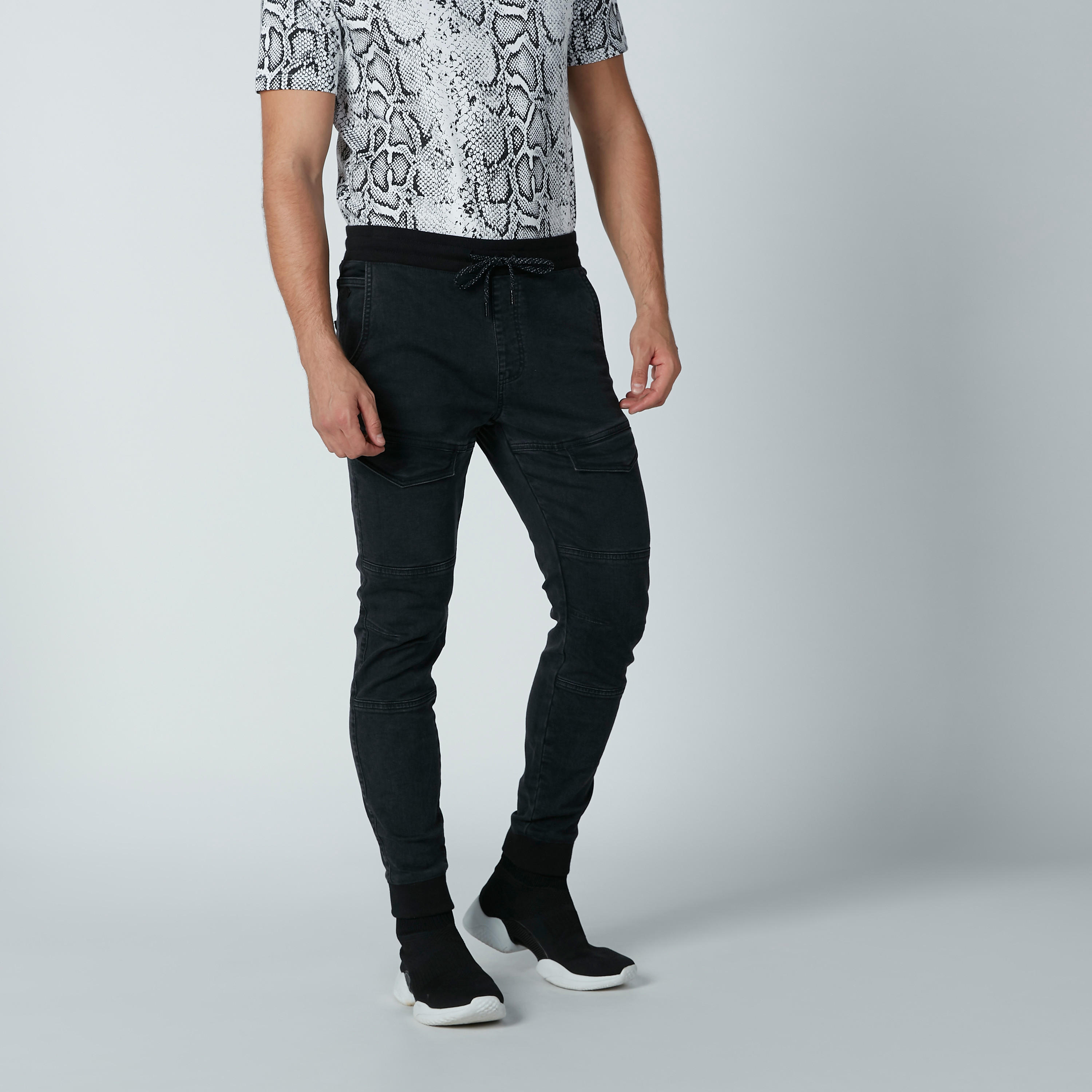 بنطال جينز طويل برباط إغلاق وجيوب-men-clothing-bottoms-jeans-image-3