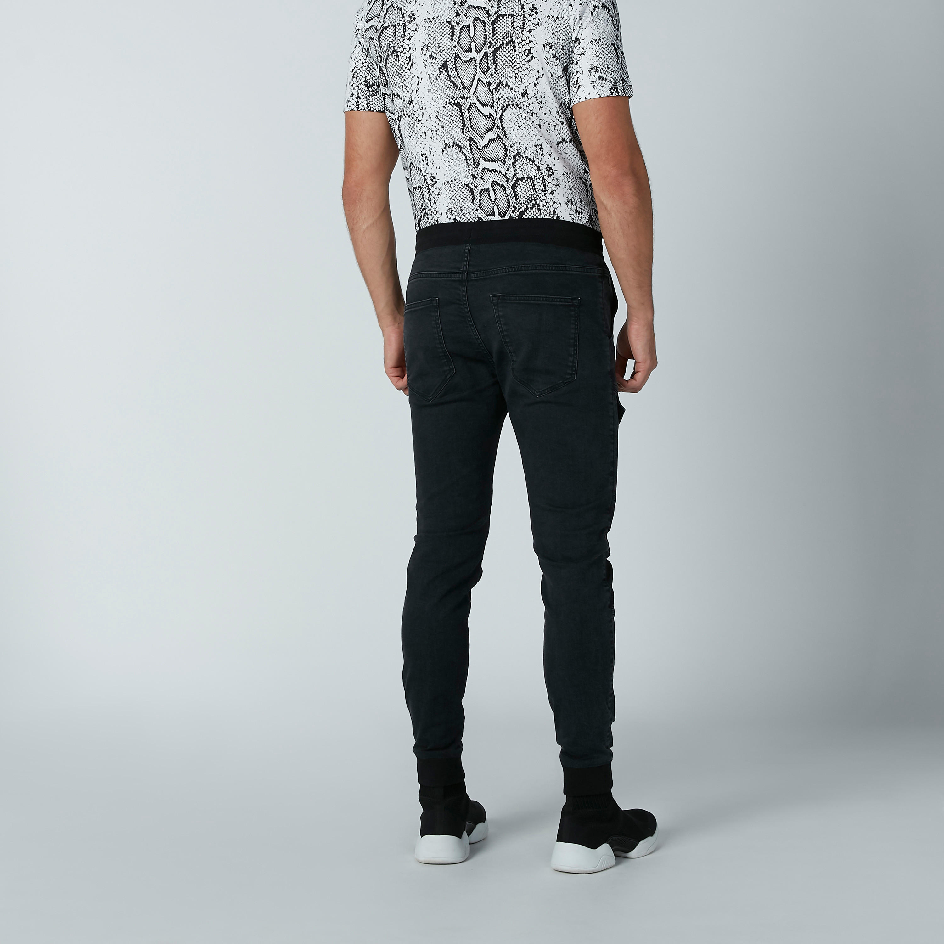 بنطال جينز طويل برباط إغلاق وجيوب-men-clothing-bottoms-jeans-image-5
