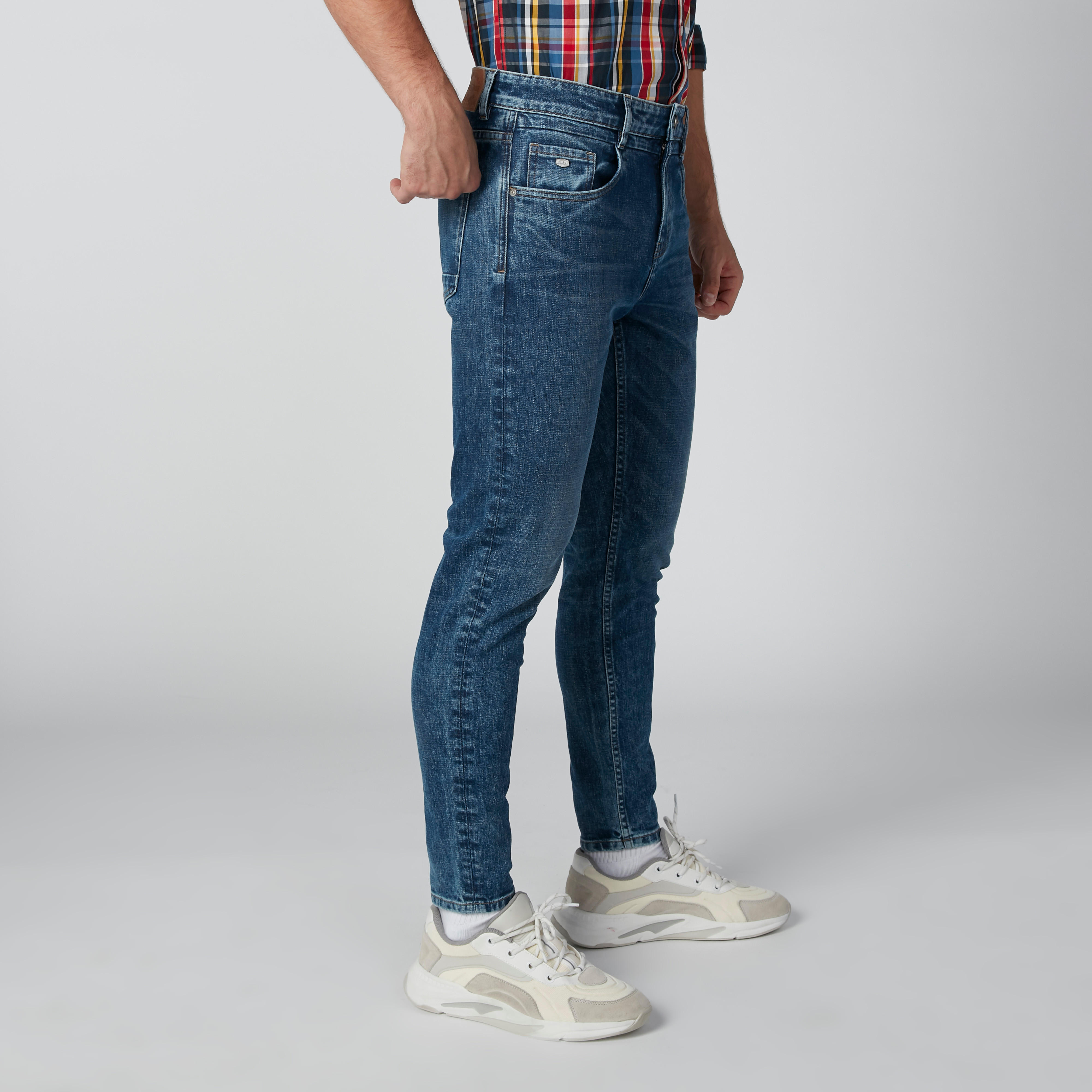 بنطال جينز سليم فيت طويل بجيوب-men-clothing-bottoms-jeans-image-3