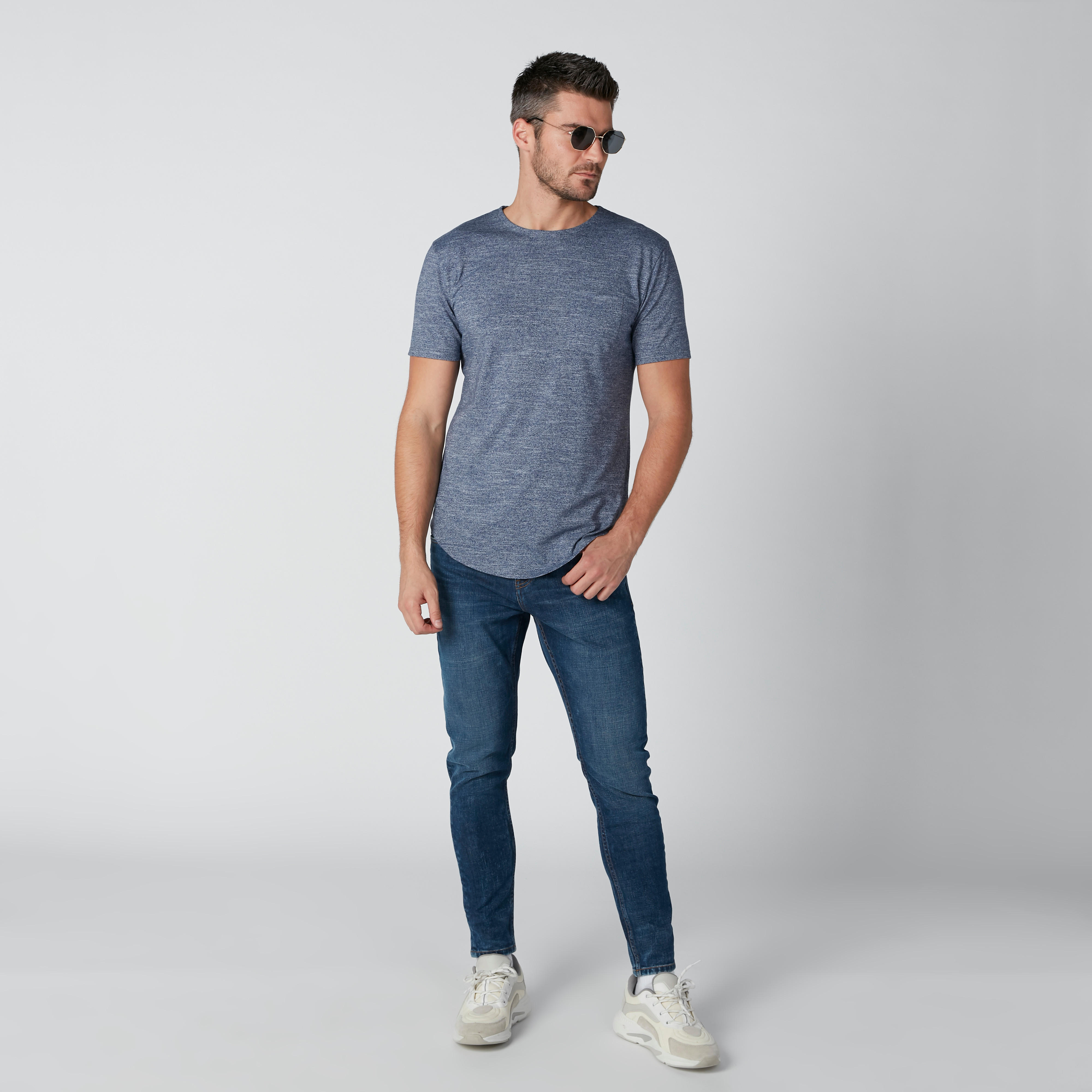 بنطال جينز طويل بقصة عاديّة وجيوب-men-clothing-bottoms-jeans-image-1