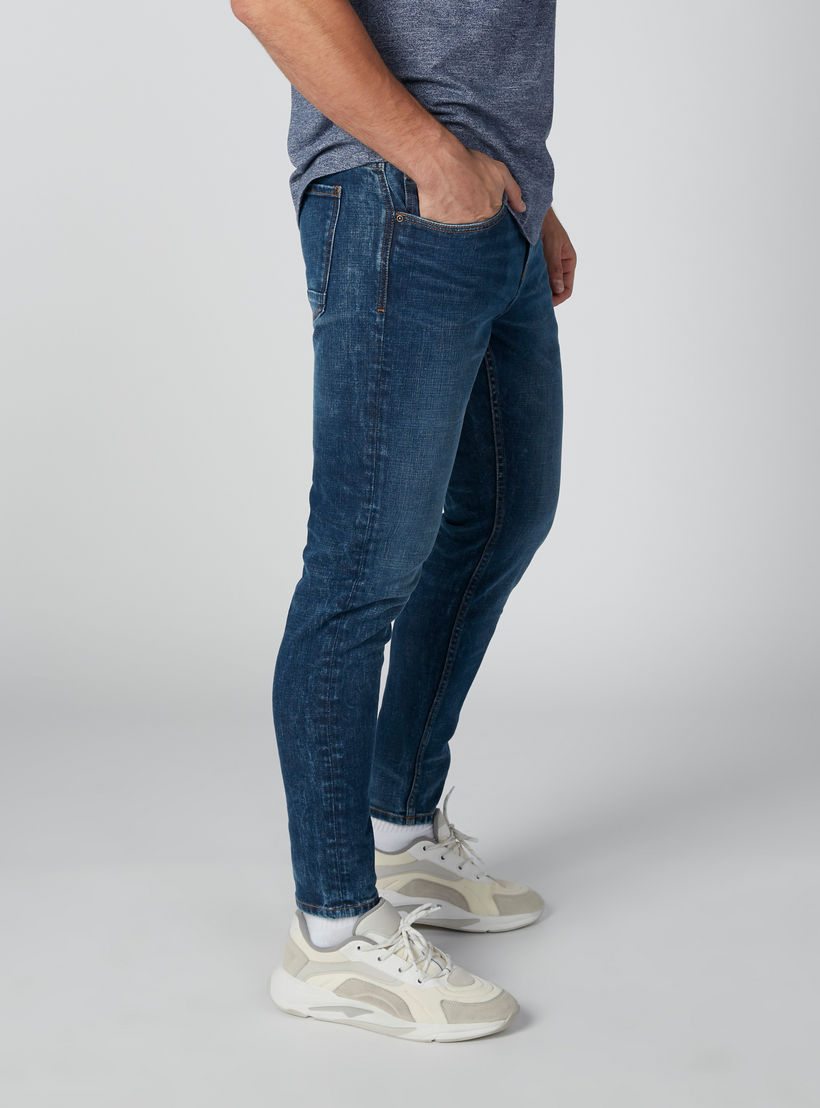 بنطال جينز طويل بقصة عاديّة وجيوب-men-clothing-bottoms-jeans-image-4