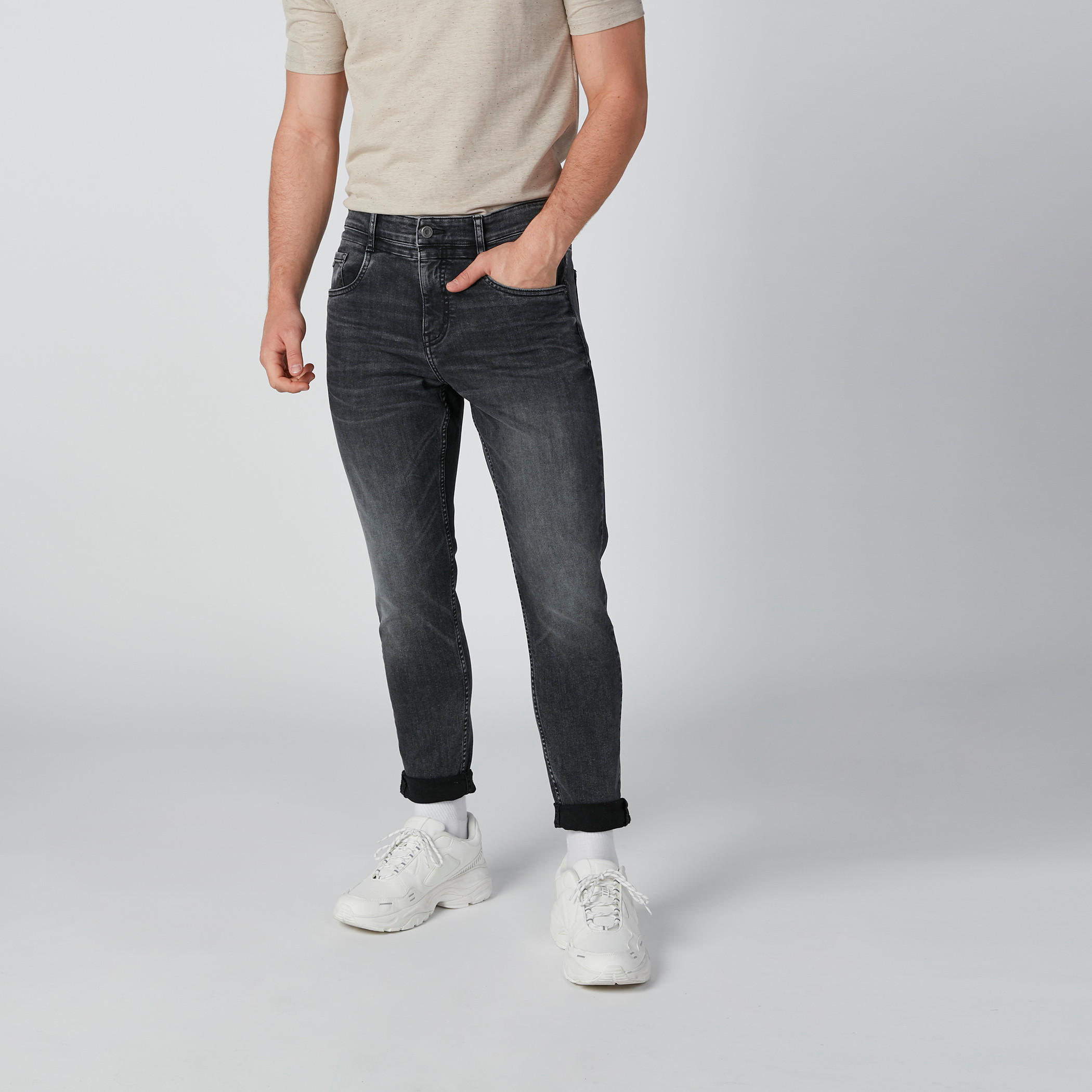 بنطال جينز طويل بقصّة سكيني بجيوب وحلقات للحزام-men-clothing-bottoms-jeans-image-2