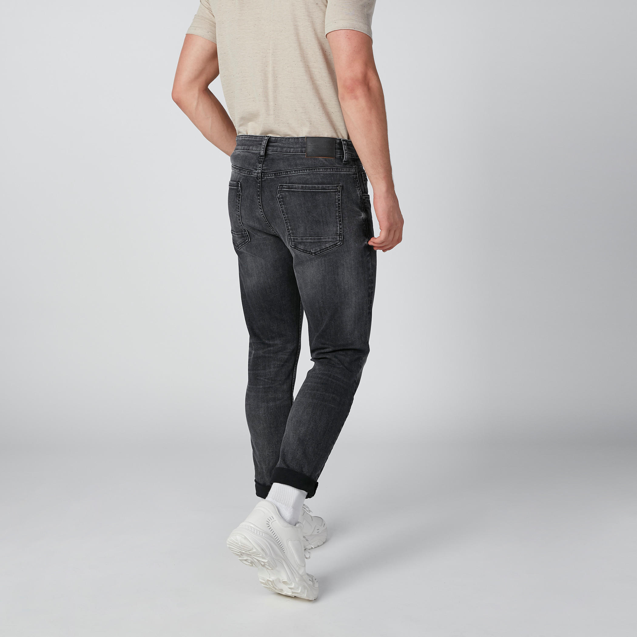 بنطال جينز طويل بقصّة سكيني بجيوب وحلقات للحزام-men-clothing-bottoms-jeans-image-3