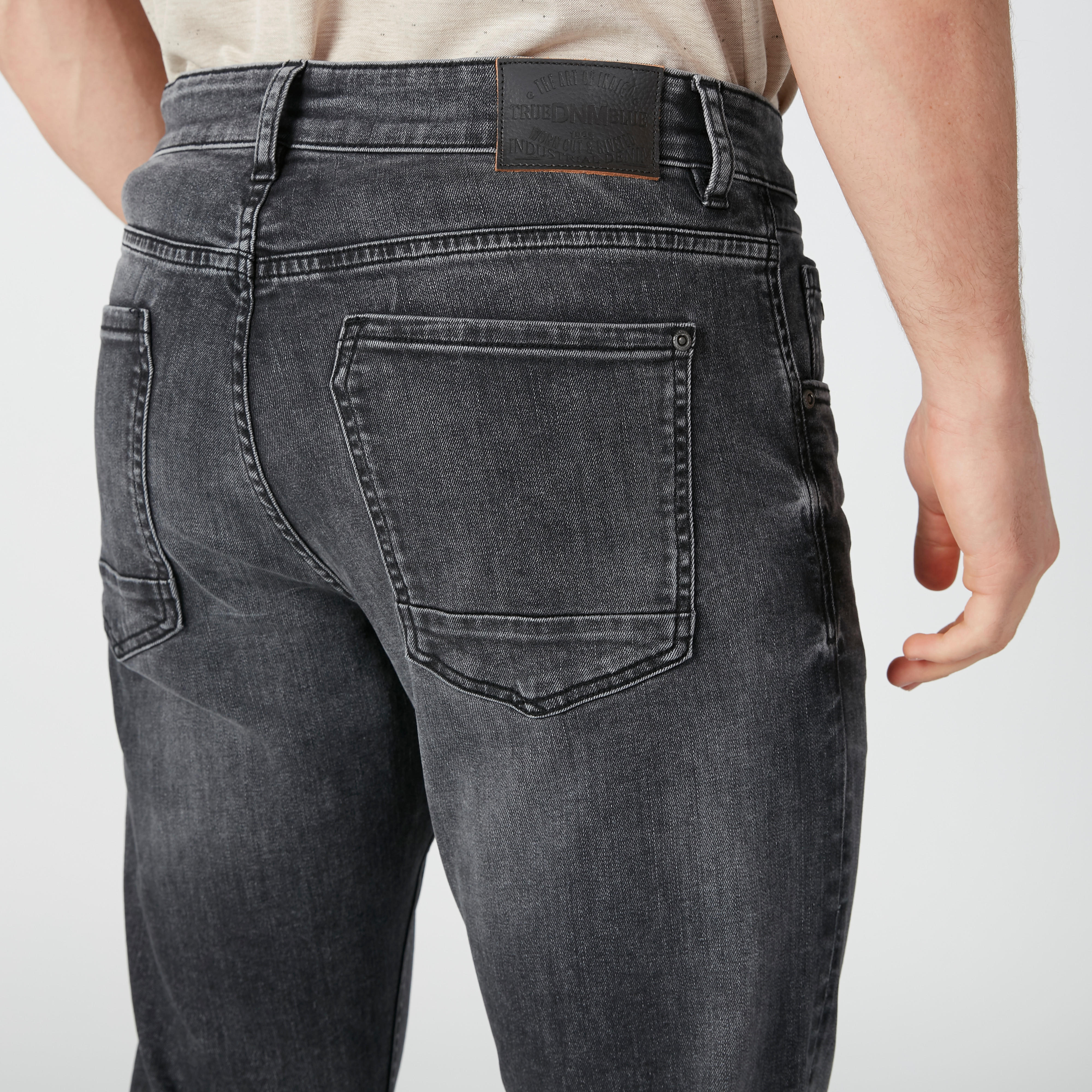 بنطال جينز طويل بقصّة سكيني بجيوب وحلقات للحزام-men-clothing-bottoms-jeans-image-5