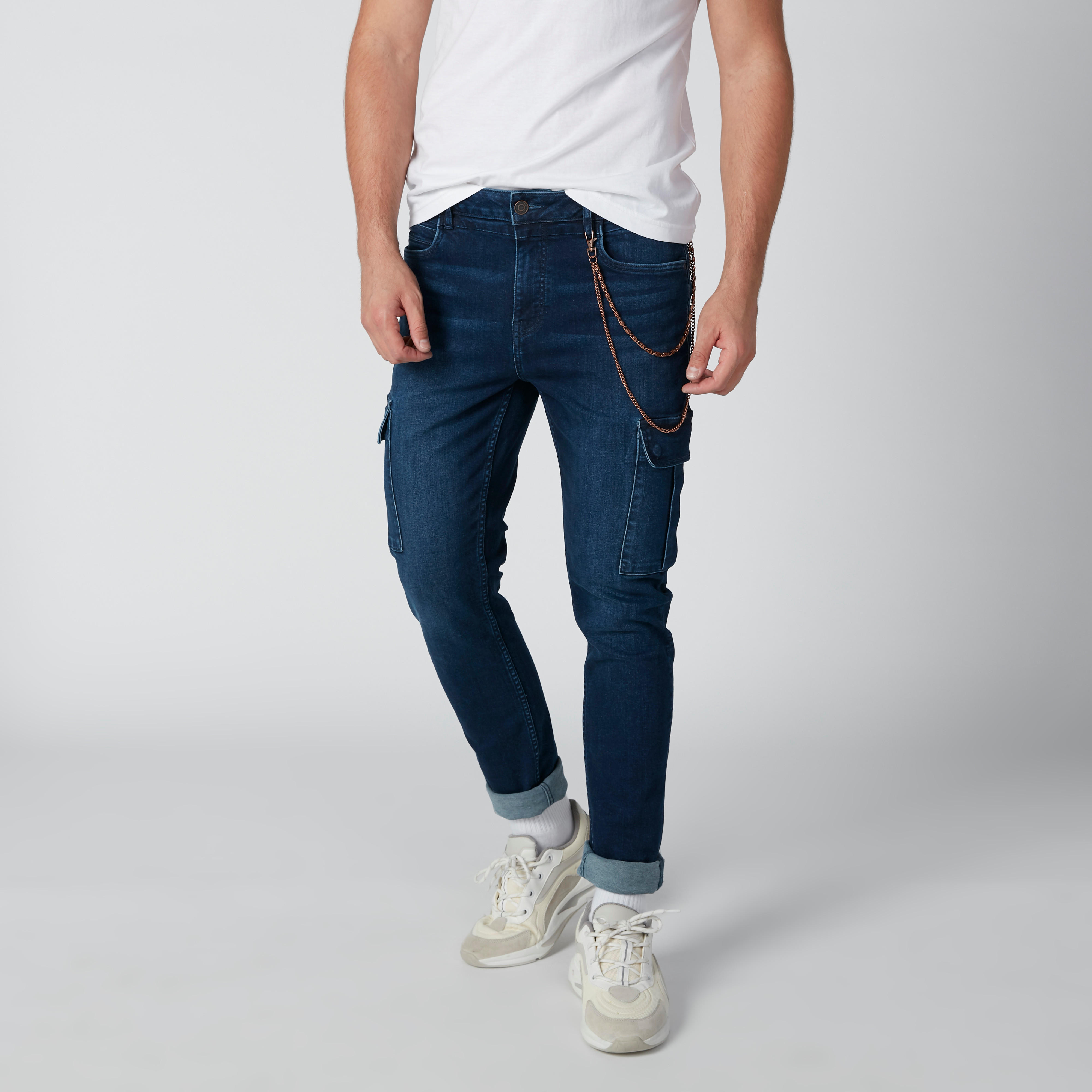 بنطال جينز طويل بقصّة سليم وسلسلة ميتاليك-men-clothing-bottoms-jeans-image-2