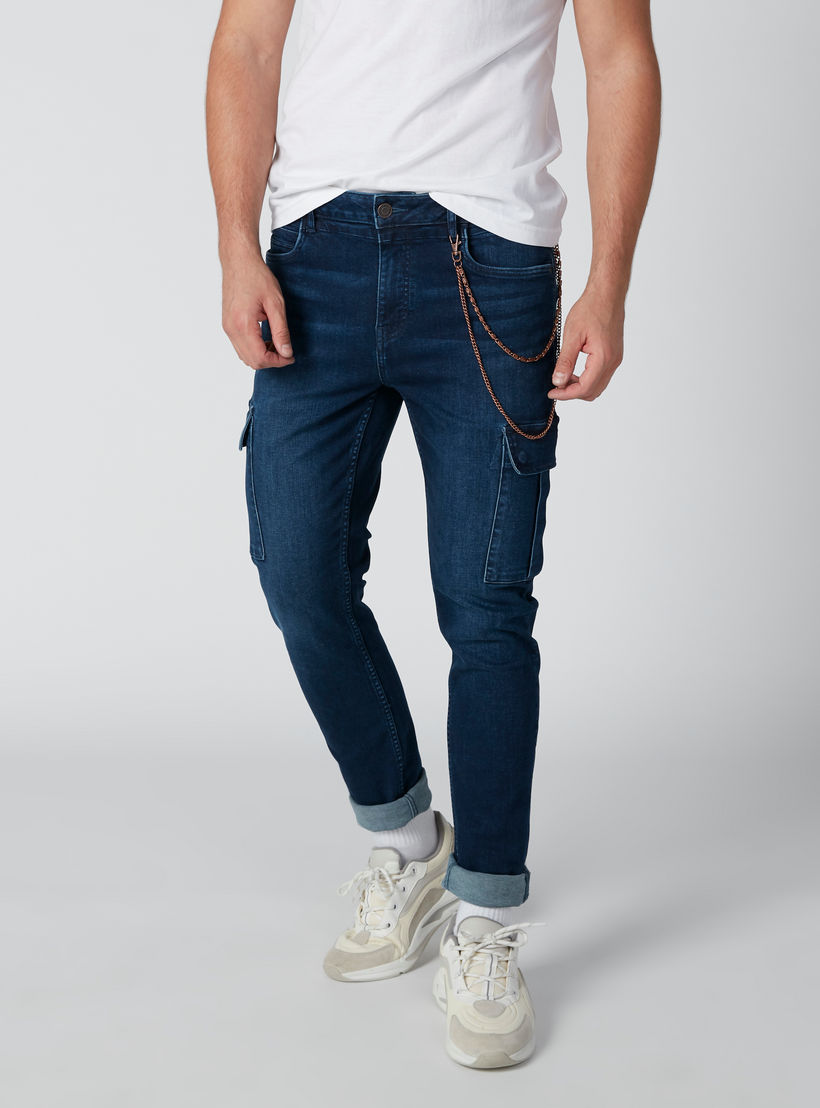 بنطال جينز طويل بقصّة سليم وسلسلة ميتاليك-men-clothing-bottoms-jeans-image-2