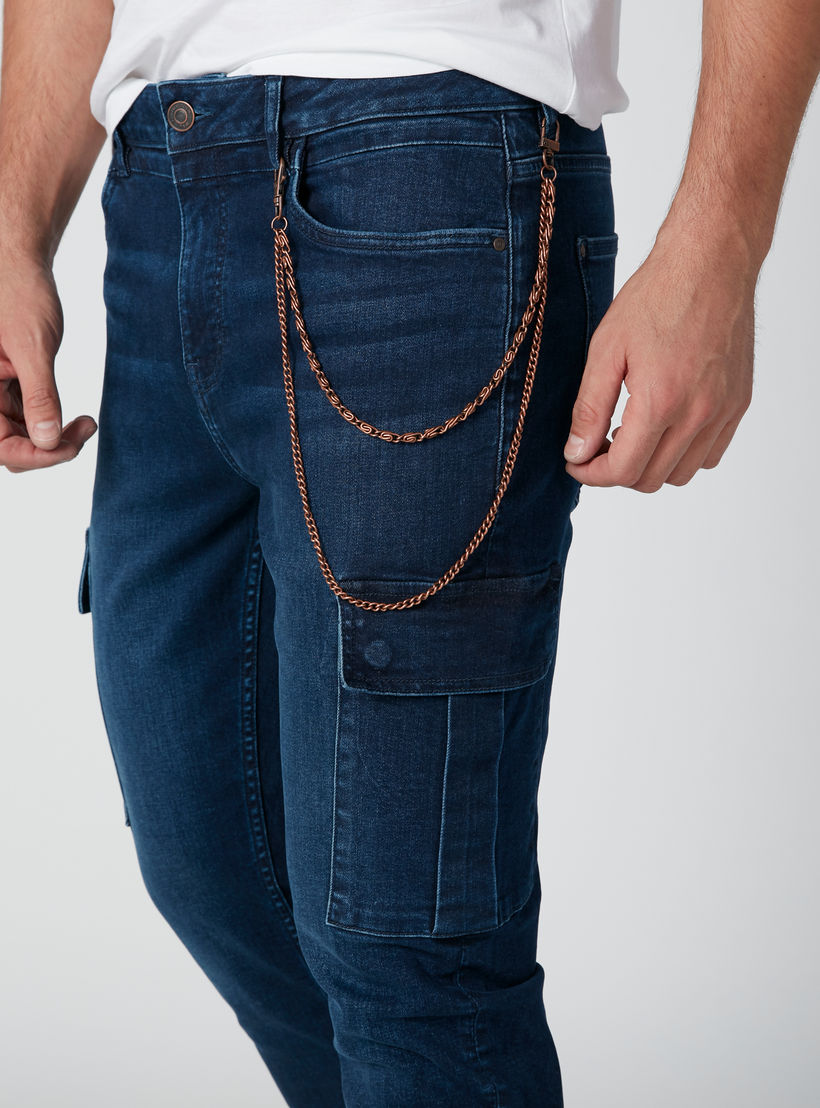 بنطال جينز طويل بقصّة سليم وسلسلة ميتاليك-men-clothing-bottoms-jeans-image-5