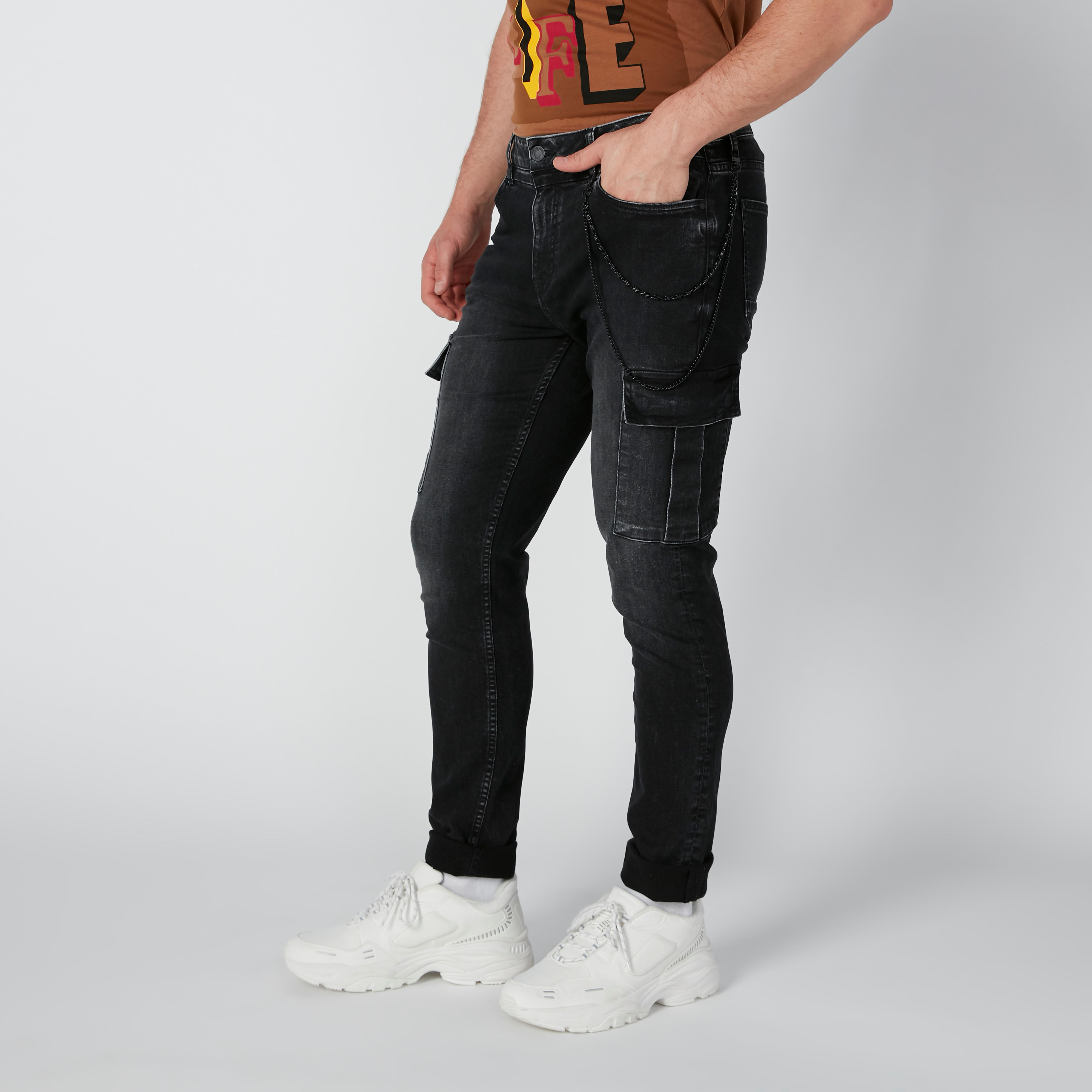 بنطال جينز طويل بقصّة سليم بجيوب وحلقات للحزام-men-clothing-bottoms-jeans-image-4