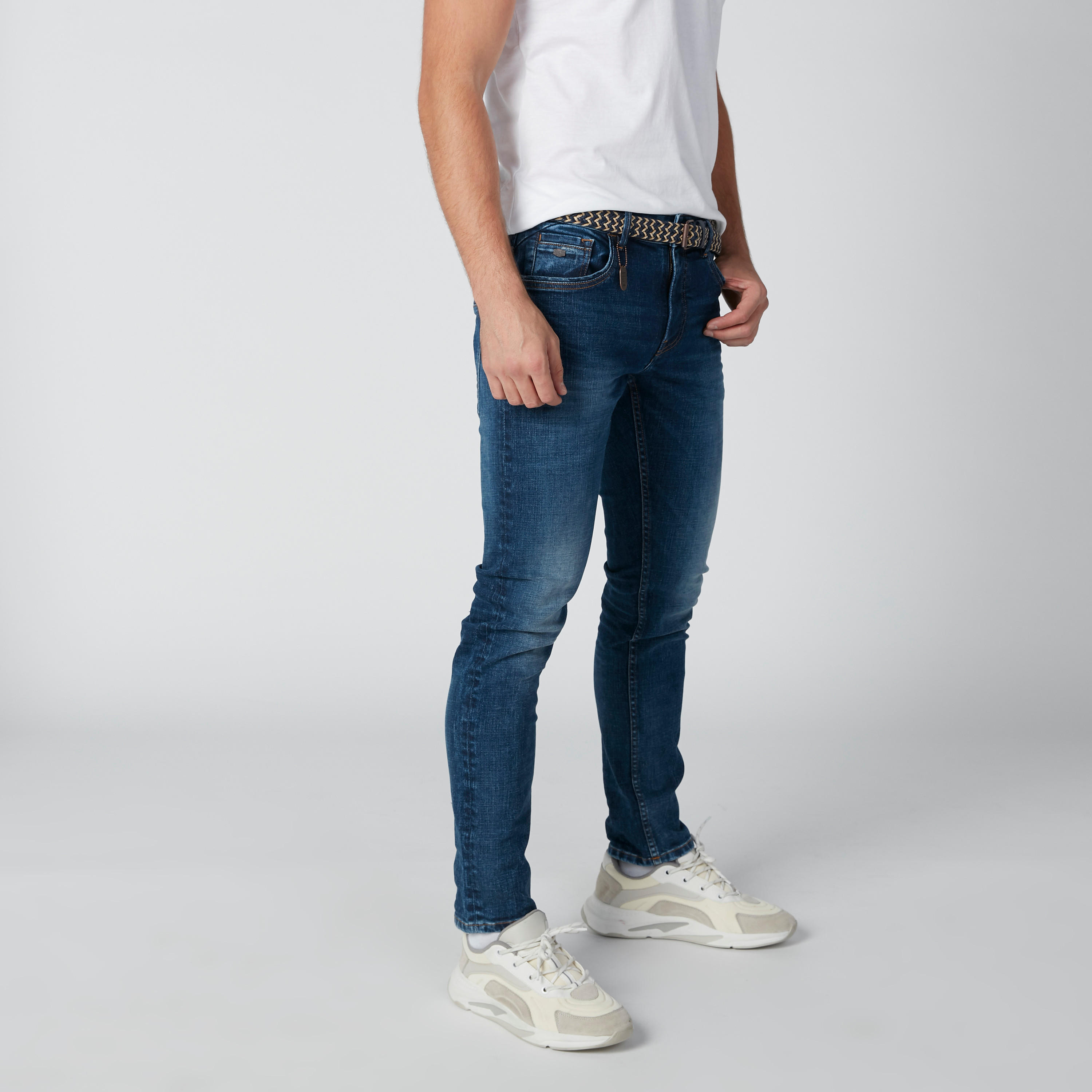 بنطال جينز بقصّة عادية وجيوب-men-clothing-bottoms-jeans-image-4