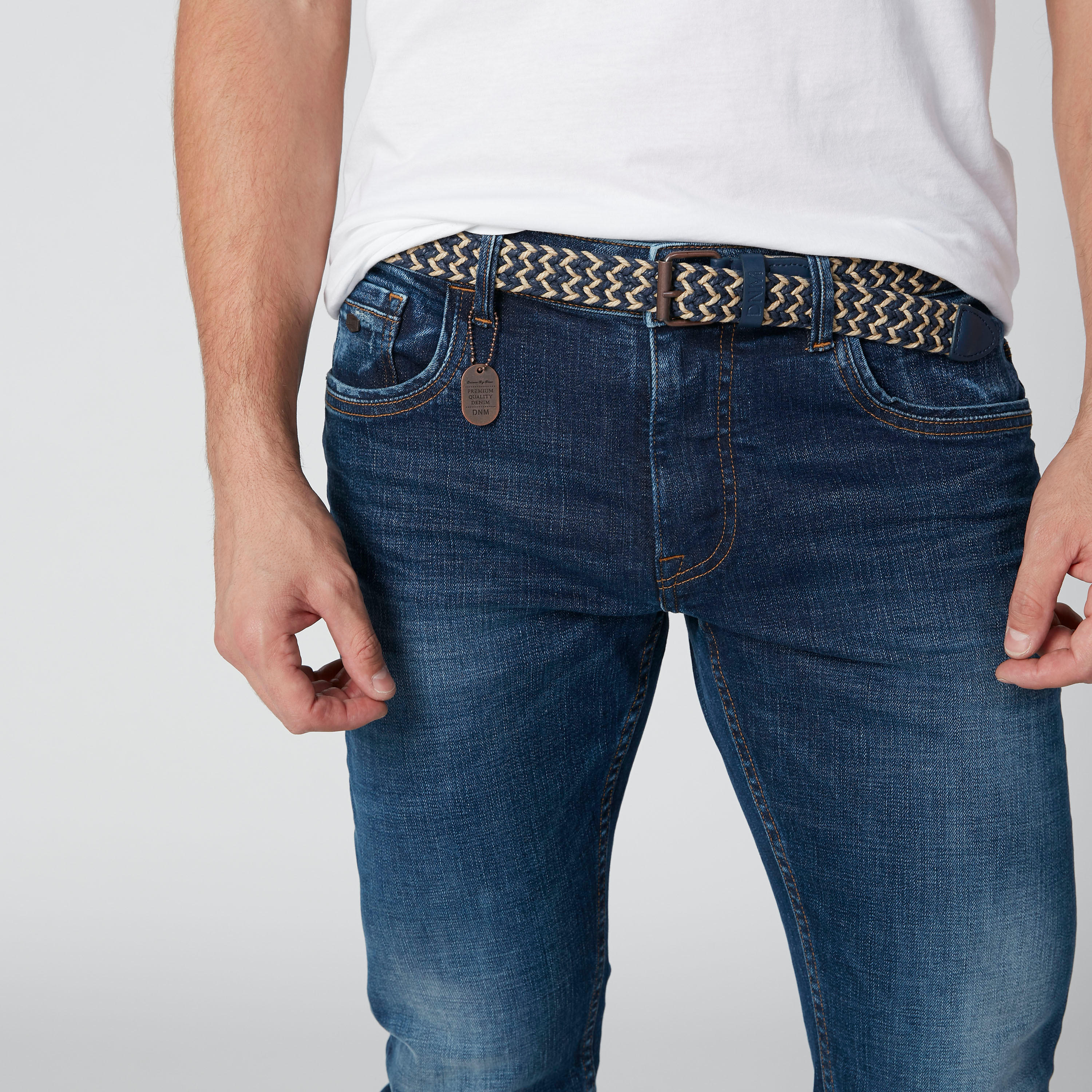 بنطال جينز بقصّة عادية وجيوب-men-clothing-bottoms-jeans-image-5