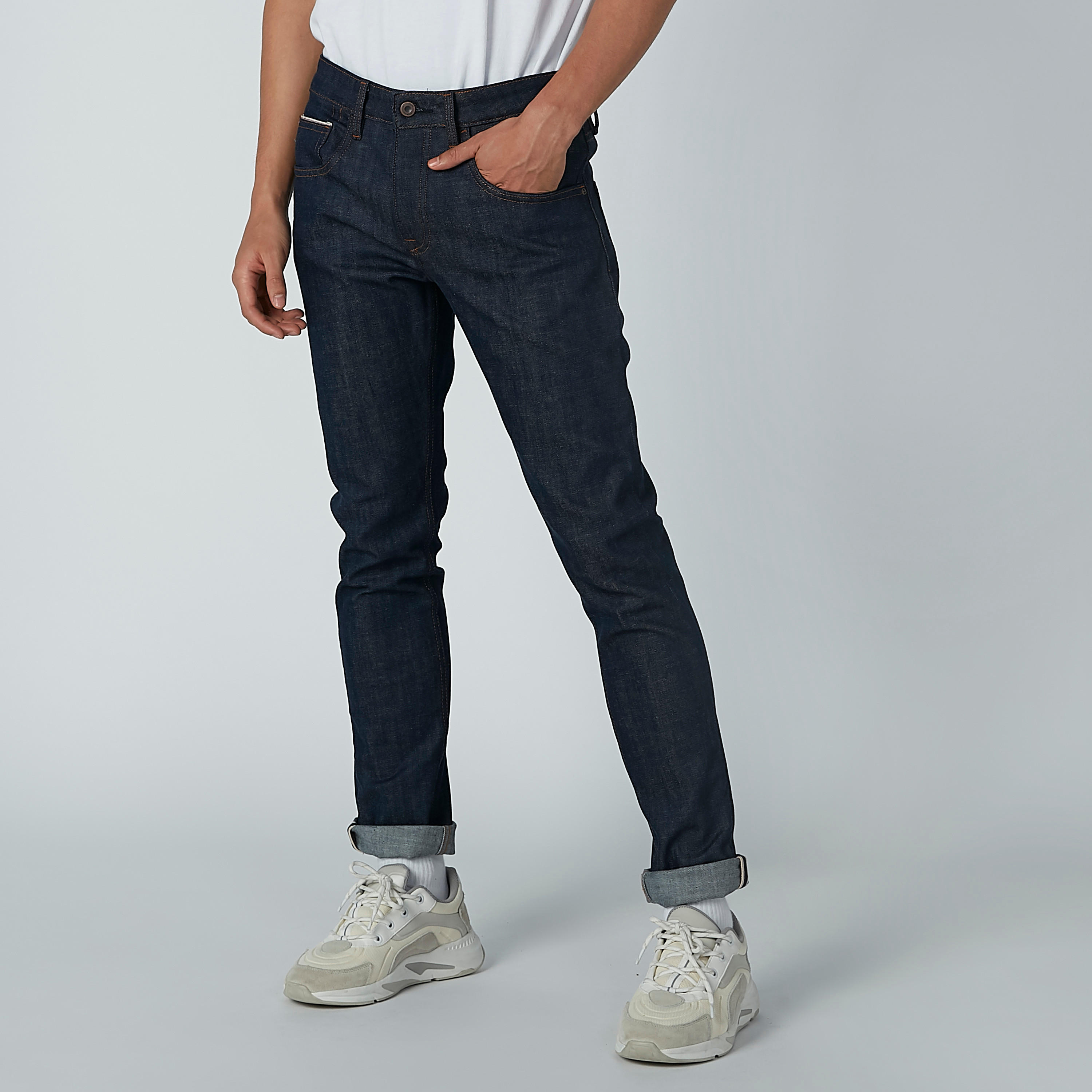 بنطال جينز طويل بجيوب وحلقات للحزام-men-clothing-bottoms-jeans-image-1