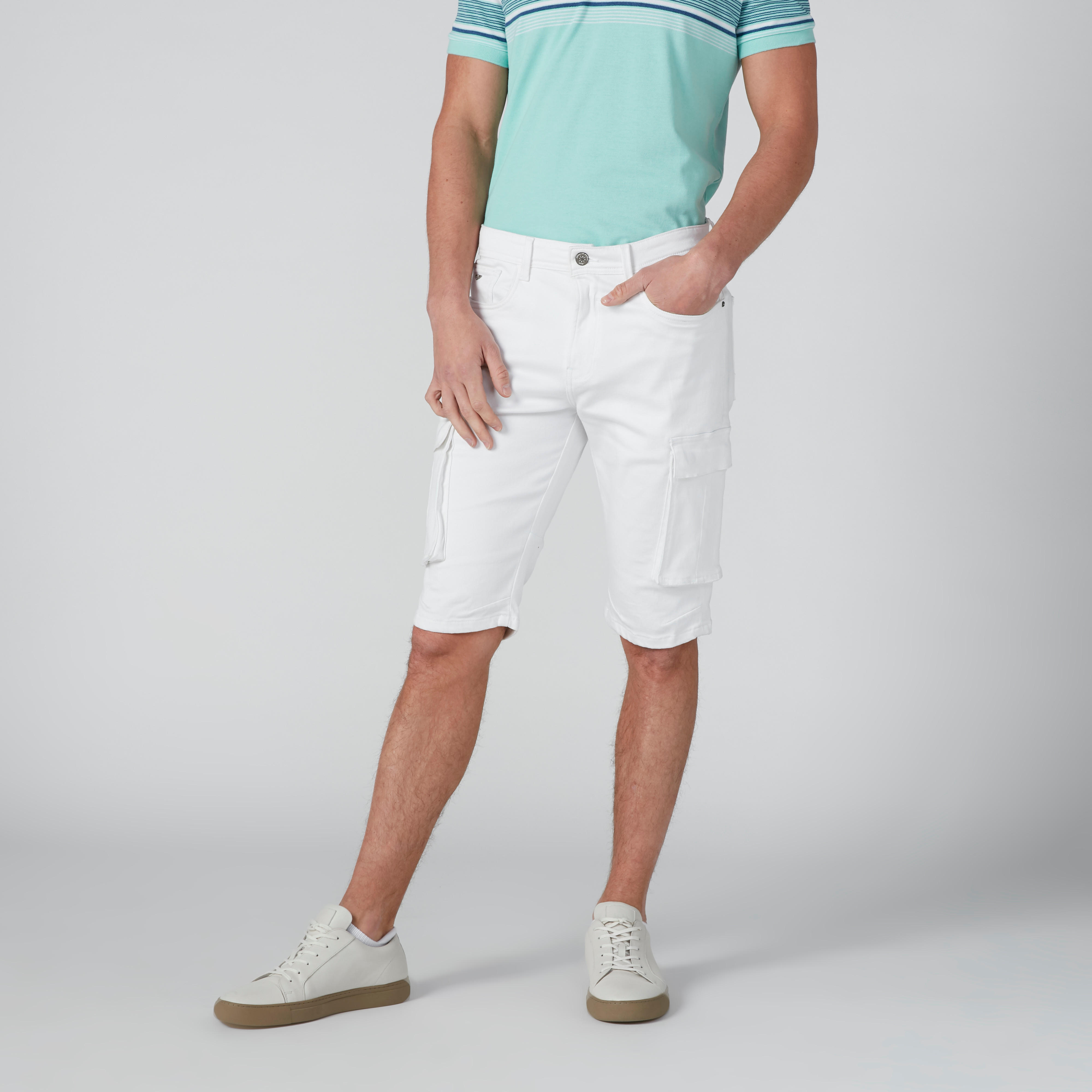شورت دينم مستدام بقصّة عادية وخصر منخفض وجيوب-men-clothing-bottoms-shorts-image-3