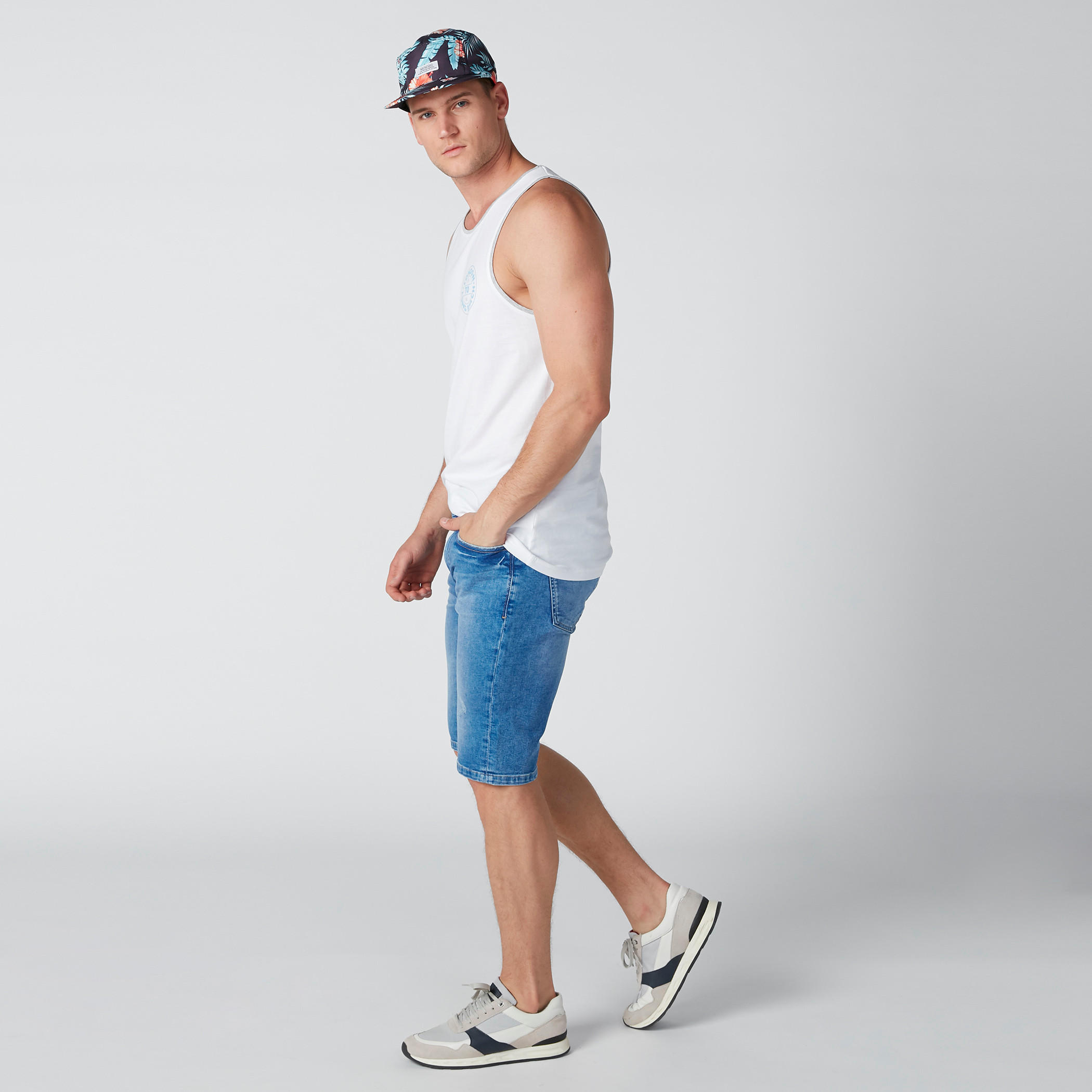 شورت بقصّة عاديّة وجيوب-men-clothing-bottoms-shorts-image-1