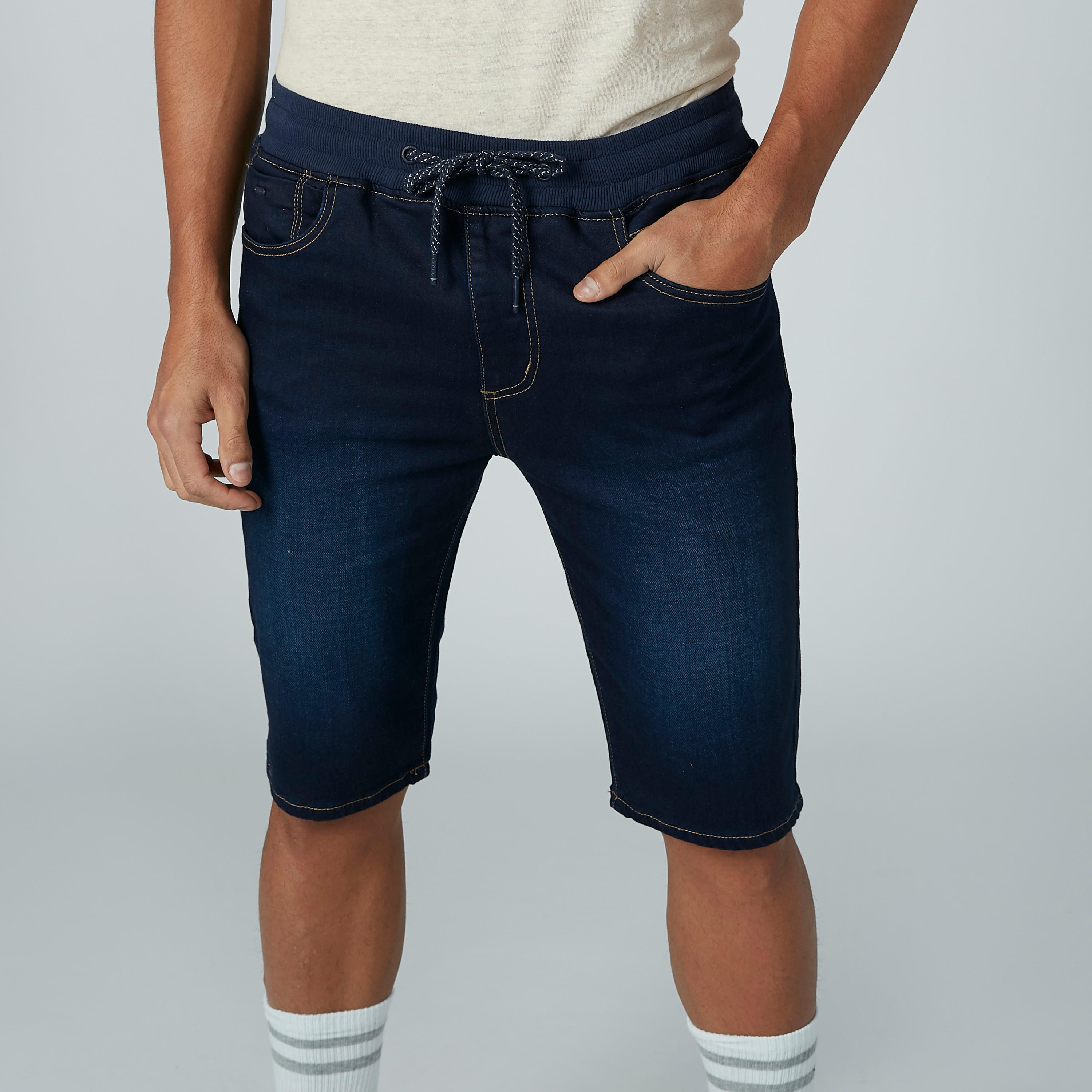 شورت مستدام دينم بخصر منخفض ورباط وجيوب-men-clothing-bottoms-shorts-image-2