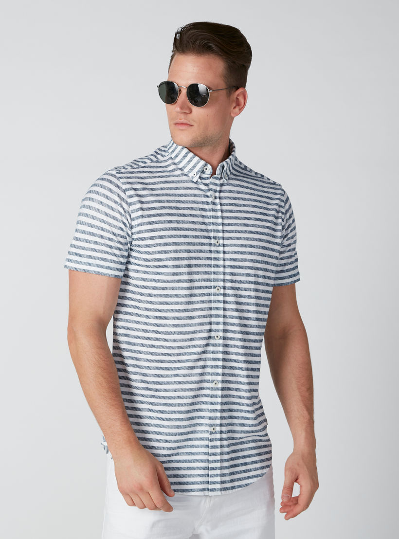 قميص مقلّم بقصّة سليم وأكمام قصيرة-men-clothing-shirts-image-1