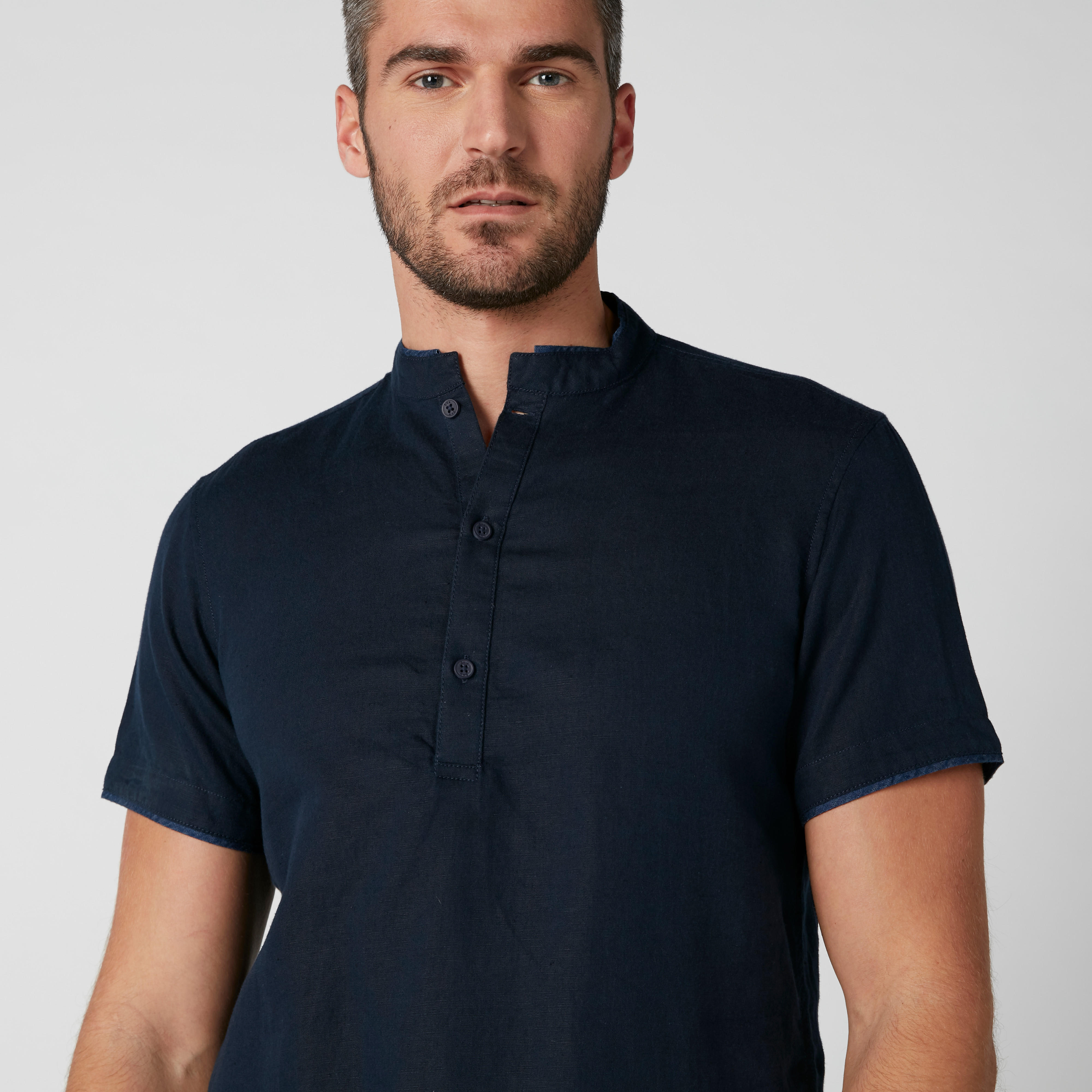 قميص مستدام سادة بياقة ماندارين وأكمام قصيرة-men-clothing-shirts-image-5