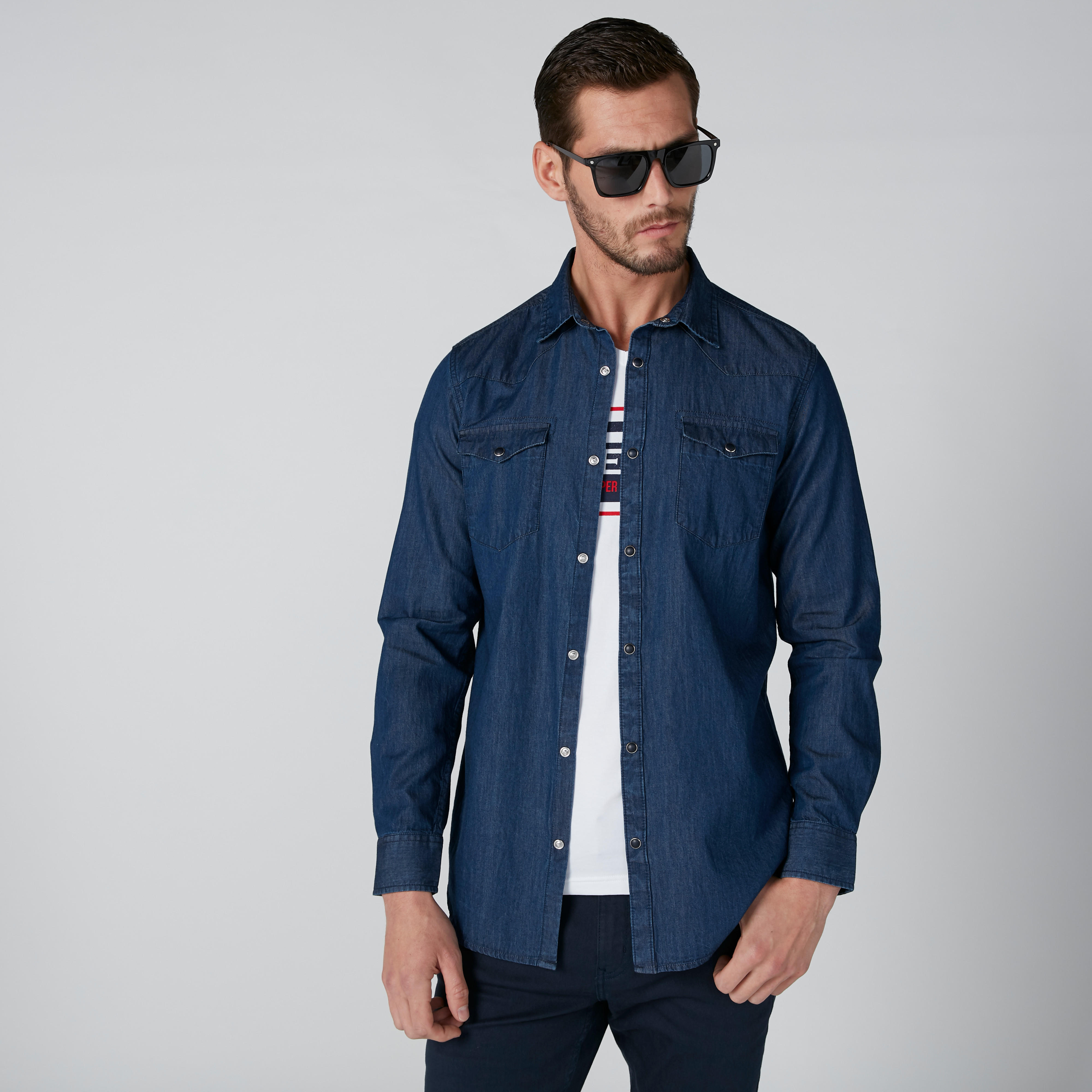 قميص مستدام سليم بأكمام طويلة وجيوب-men-clothing-shirts-image-1