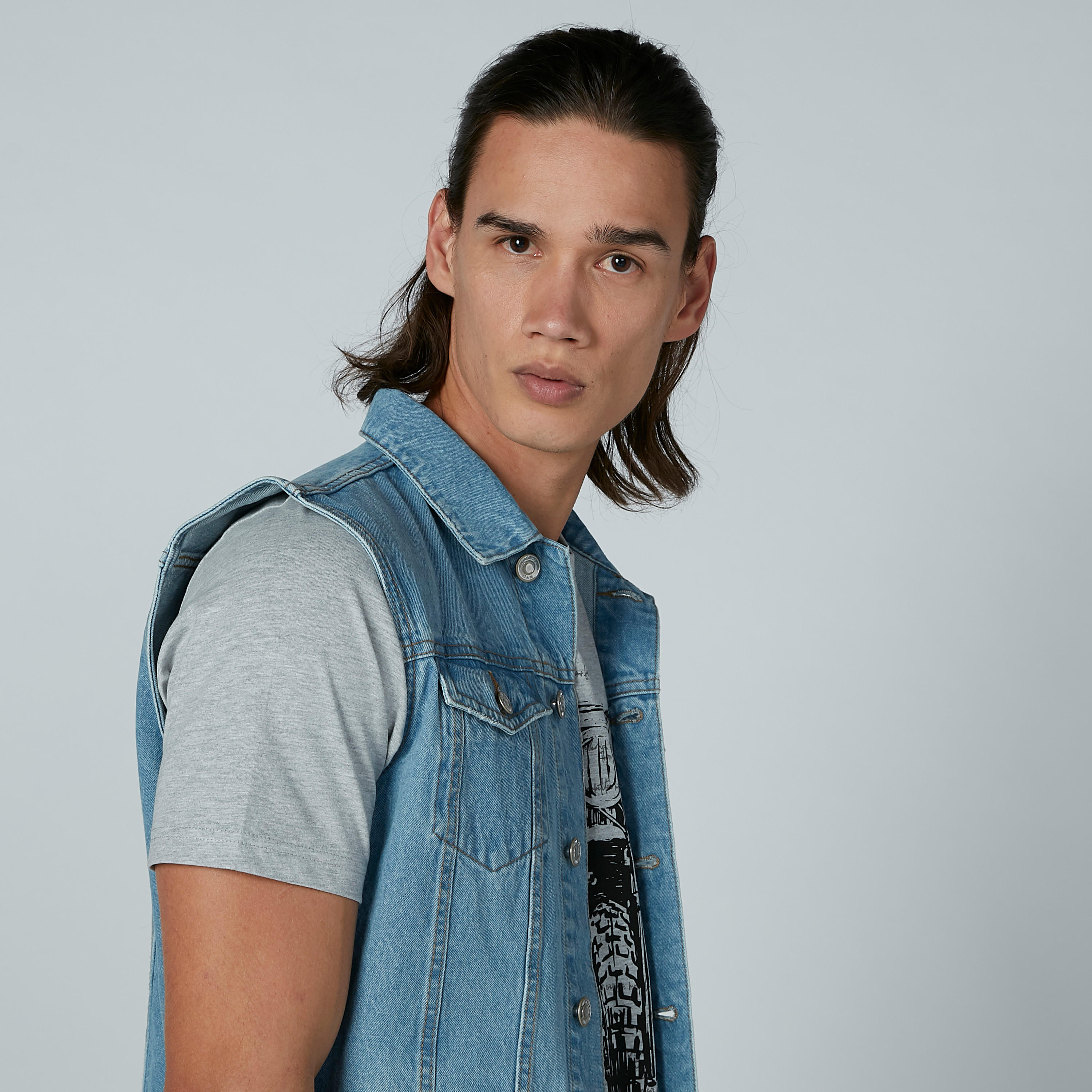 جاكيت دينم دون أكمام بجيوب-men-clothing-jacketsandblazers-jackets-image-1