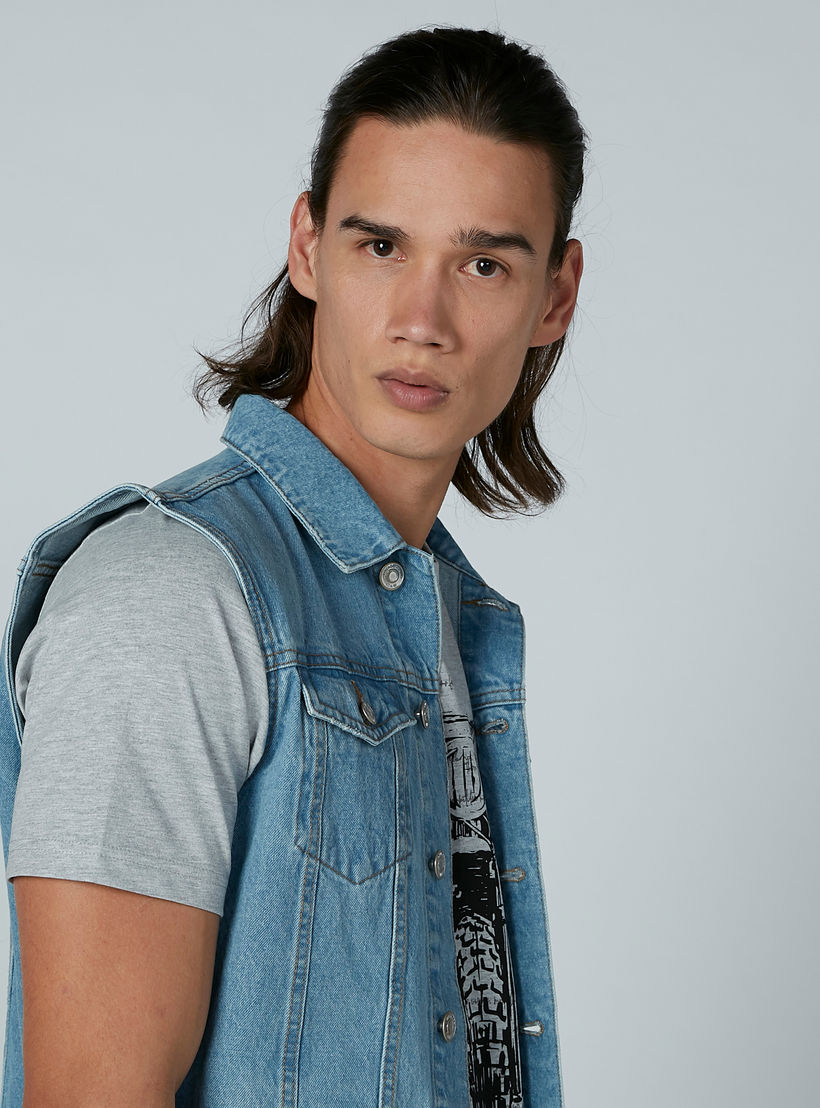 جاكيت دينم دون أكمام بجيوب-men-clothing-jacketsandblazers-jackets-image-1