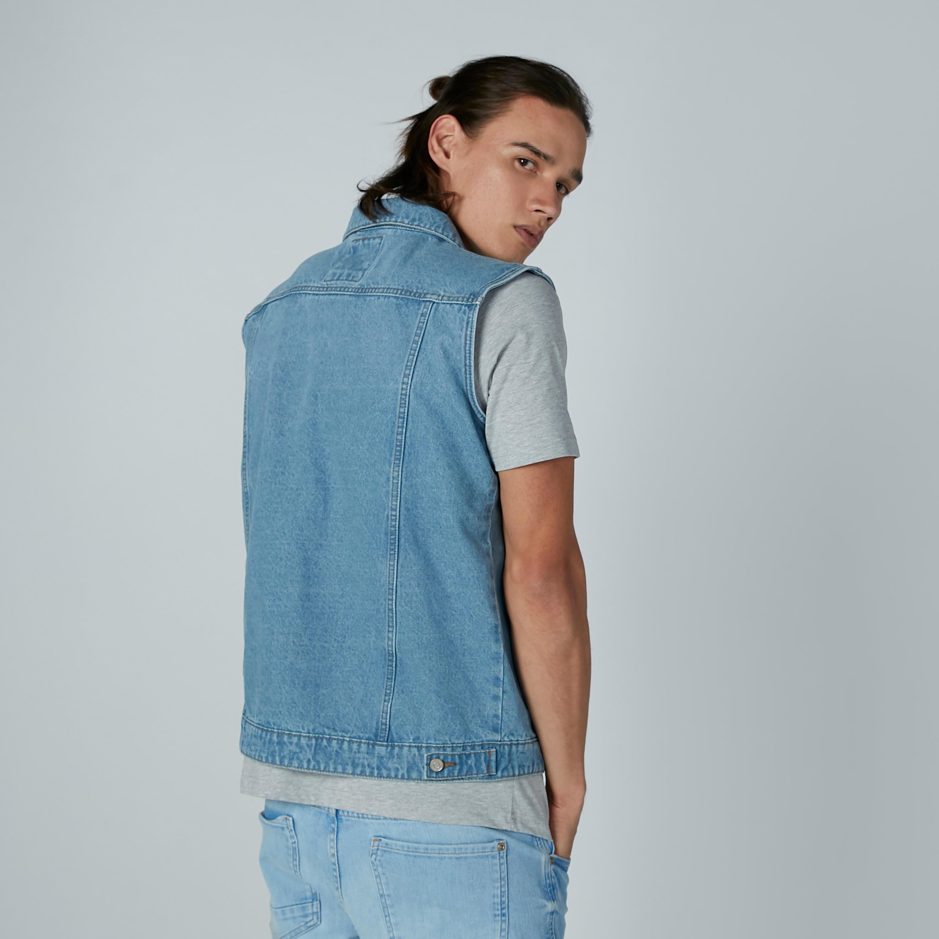جاكيت دينم دون أكمام بجيوب-men-clothing-jacketsandblazers-jackets-image-4