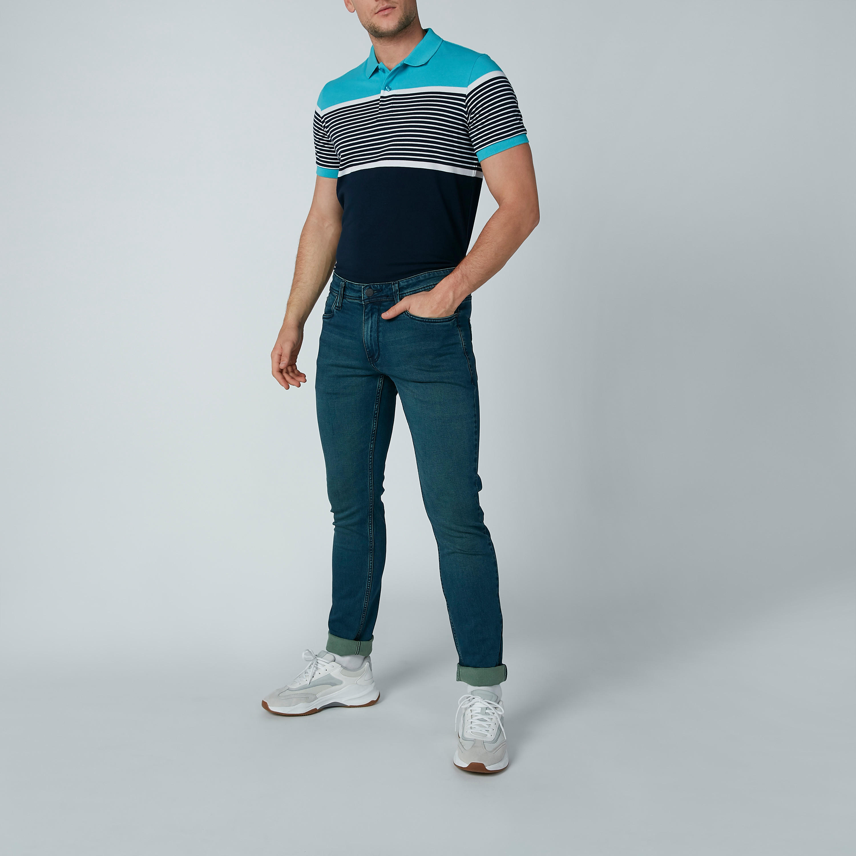 بنطال جينز طويل سادة بجيوب-men-clothing-bottoms-jeans-image-1