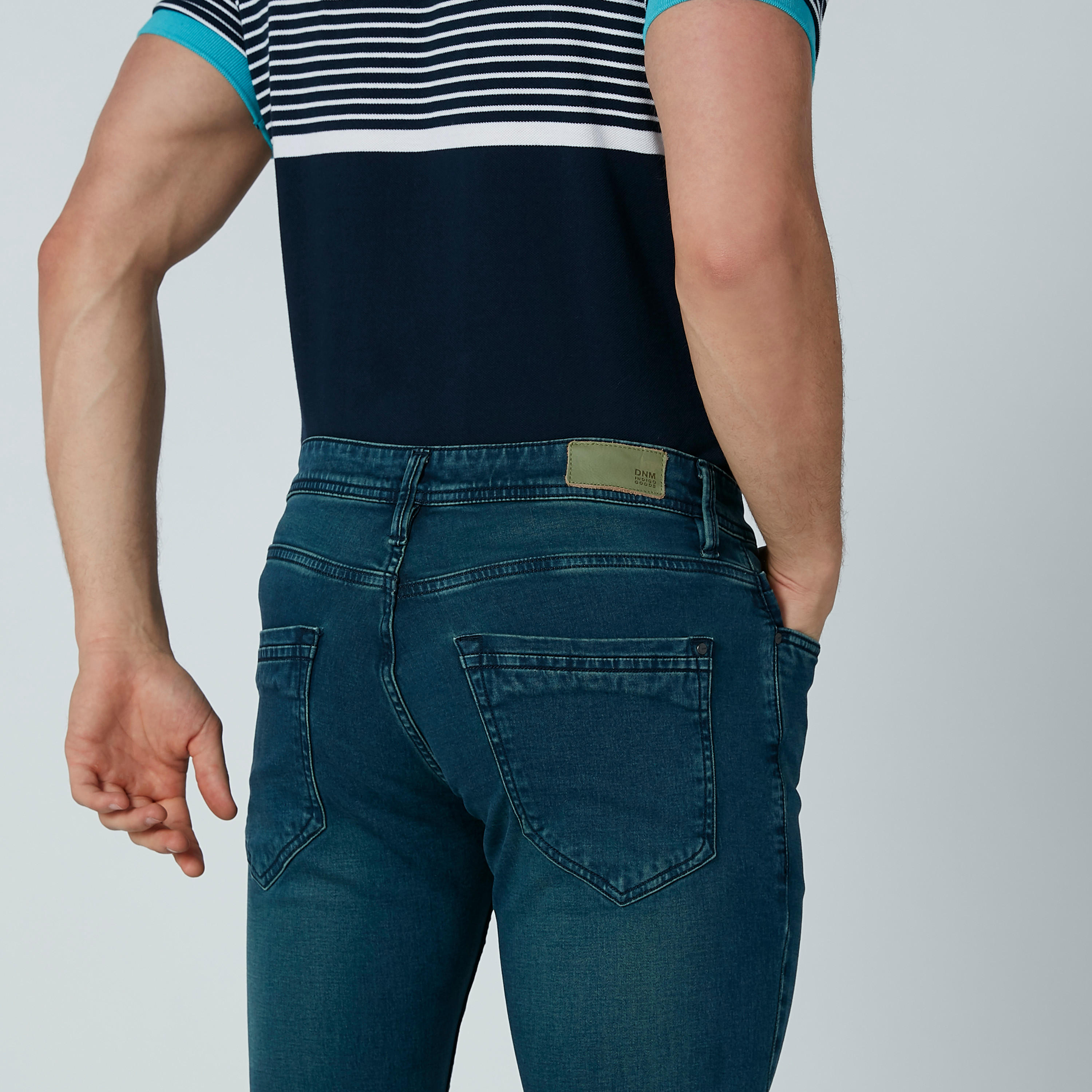 بنطال جينز طويل سادة بجيوب-men-clothing-bottoms-jeans-image-4