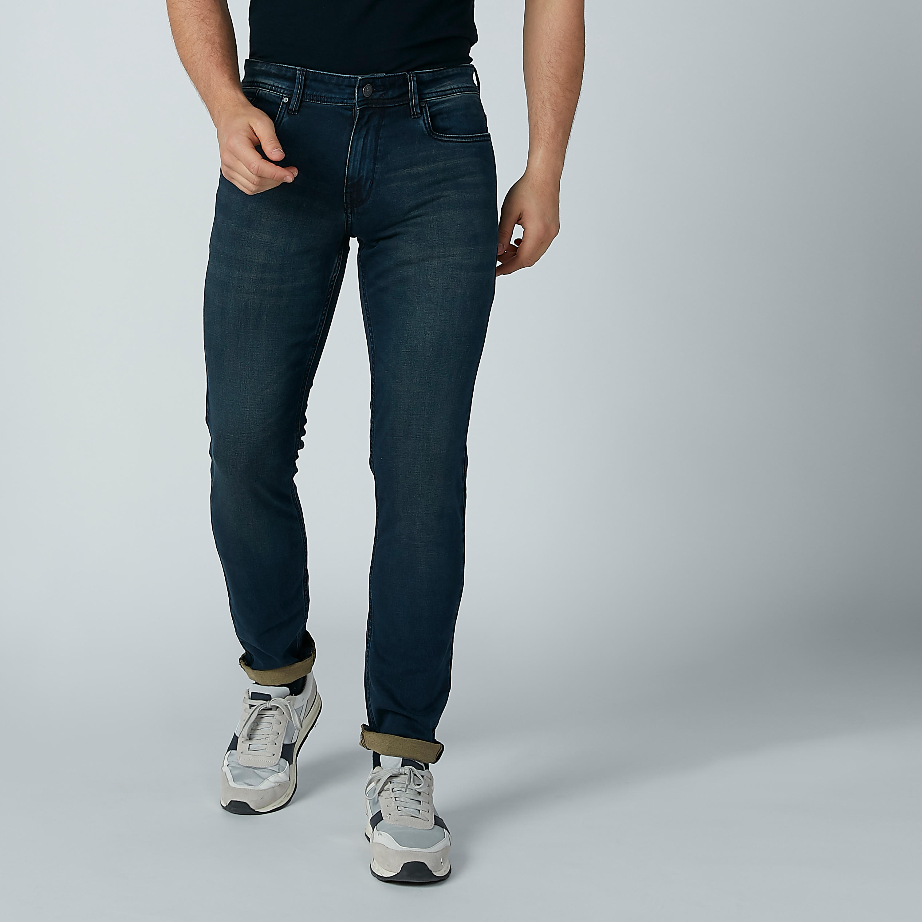 بنطال جينز طويل بجيوب وحلقات للحزام-men-clothing-bottoms-jeans-image-1