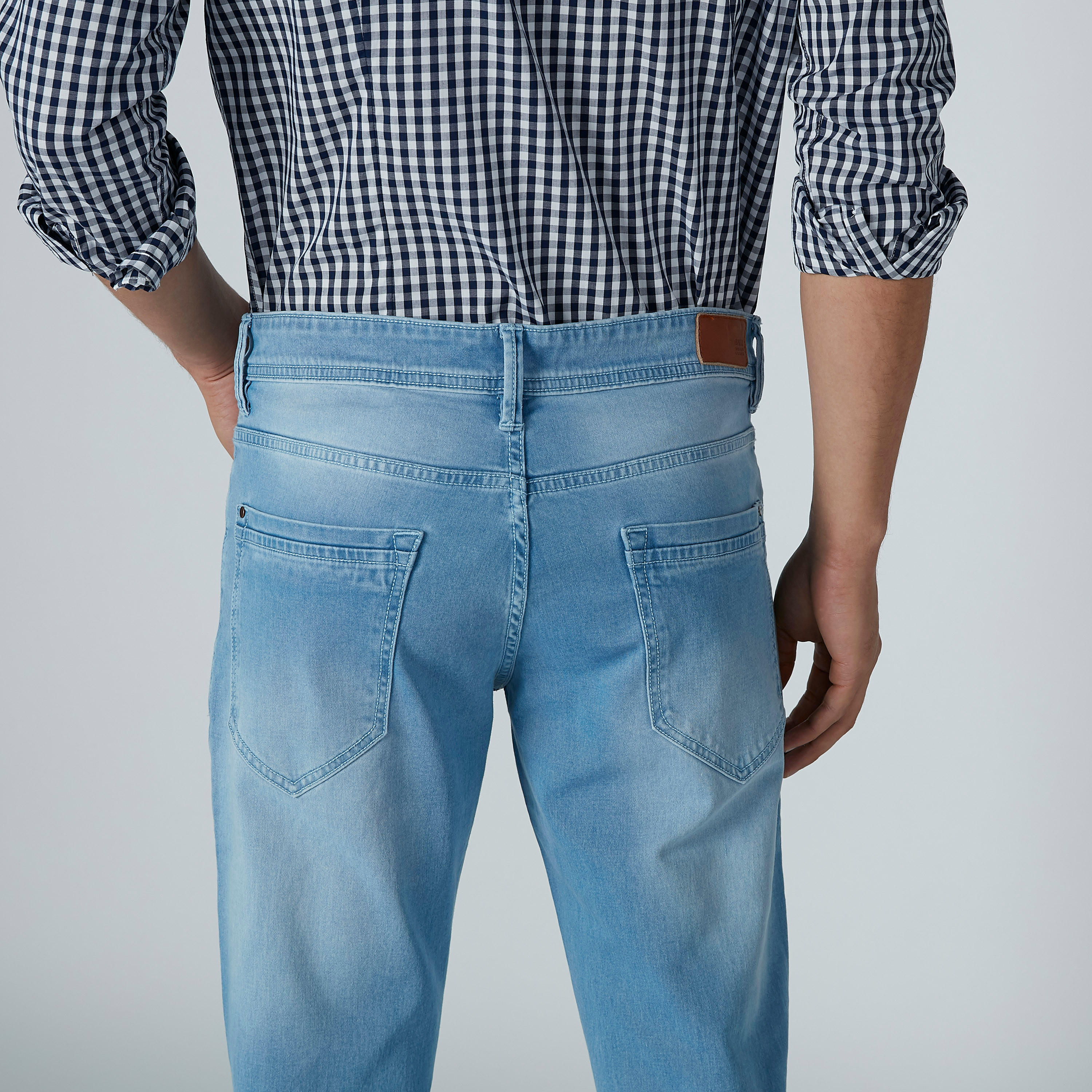 بنطال جينز طويل سادة بجيوب وحلقات للحزام-men-clothing-bottoms-jeans-image-3