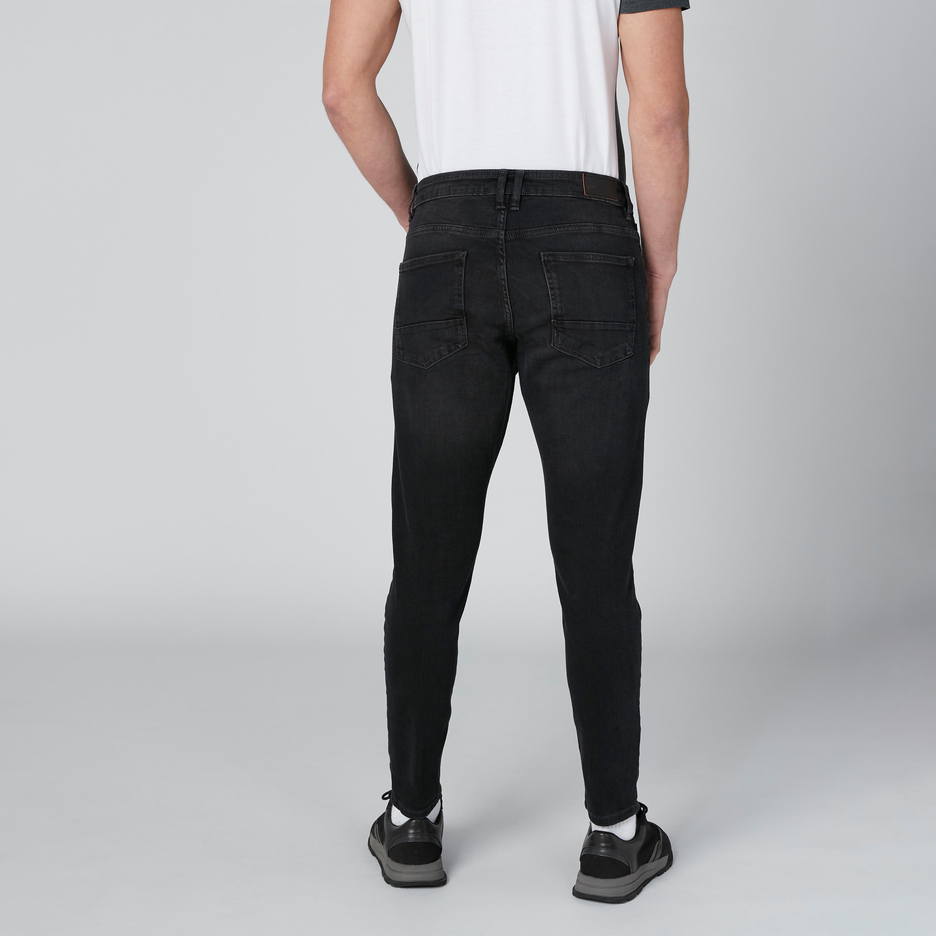 بنطال جينز طويل بجيوب-men-clothing-bottoms-jeans-image-2
