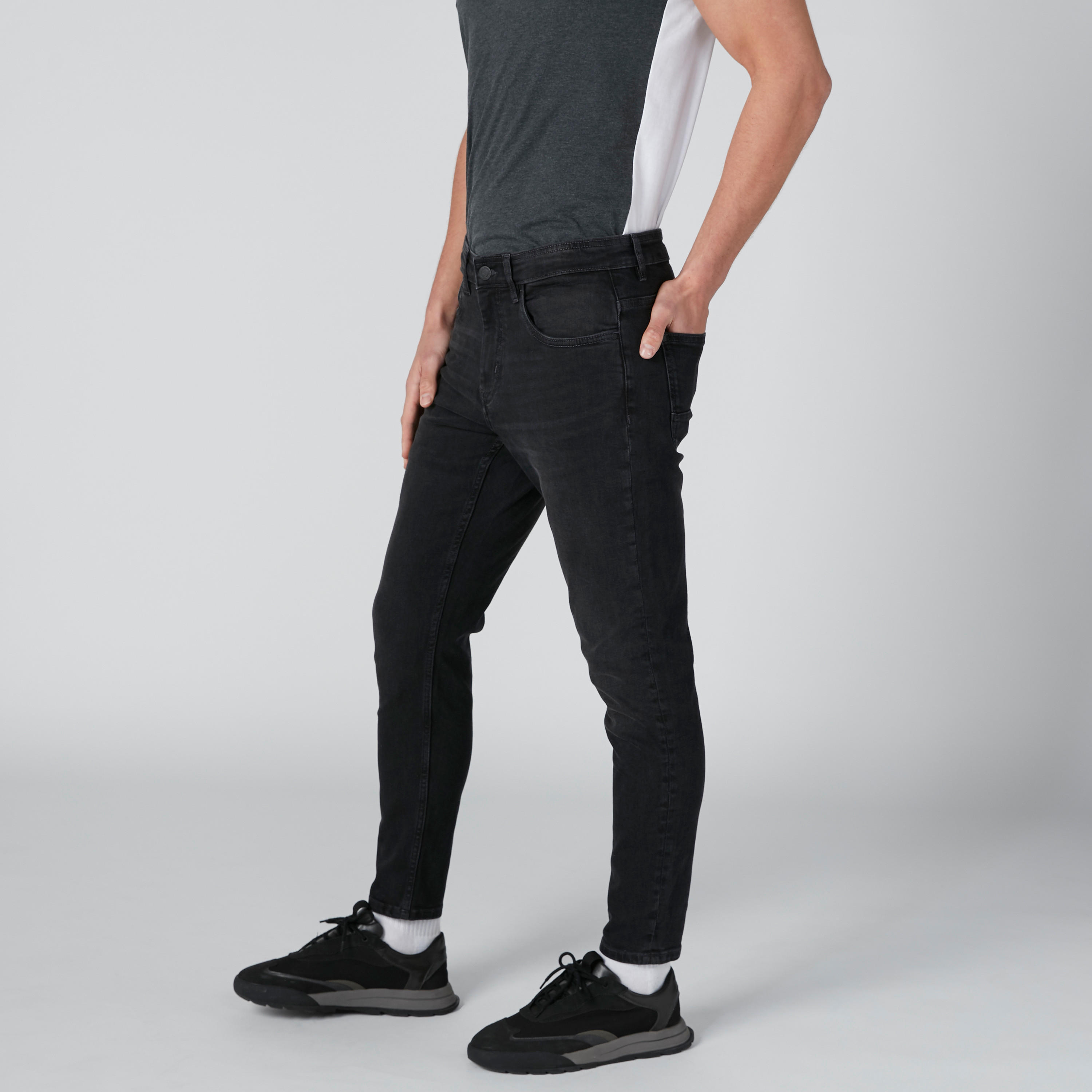 بنطال جينز طويل بجيوب-men-clothing-bottoms-jeans-image-3