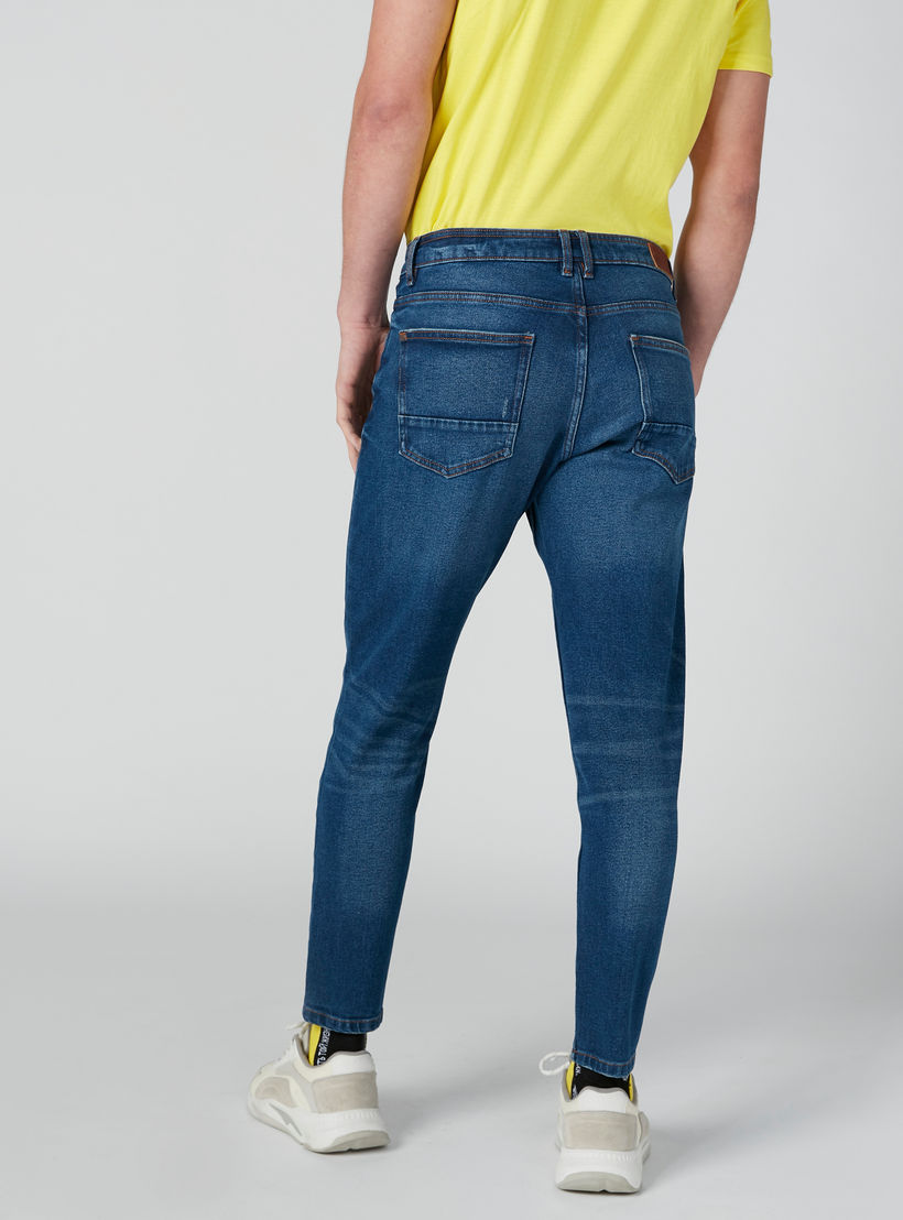بنطال جينز طويل بقصة عاديّة وجيوب-men-clothing-bottoms-jeans-image-1
