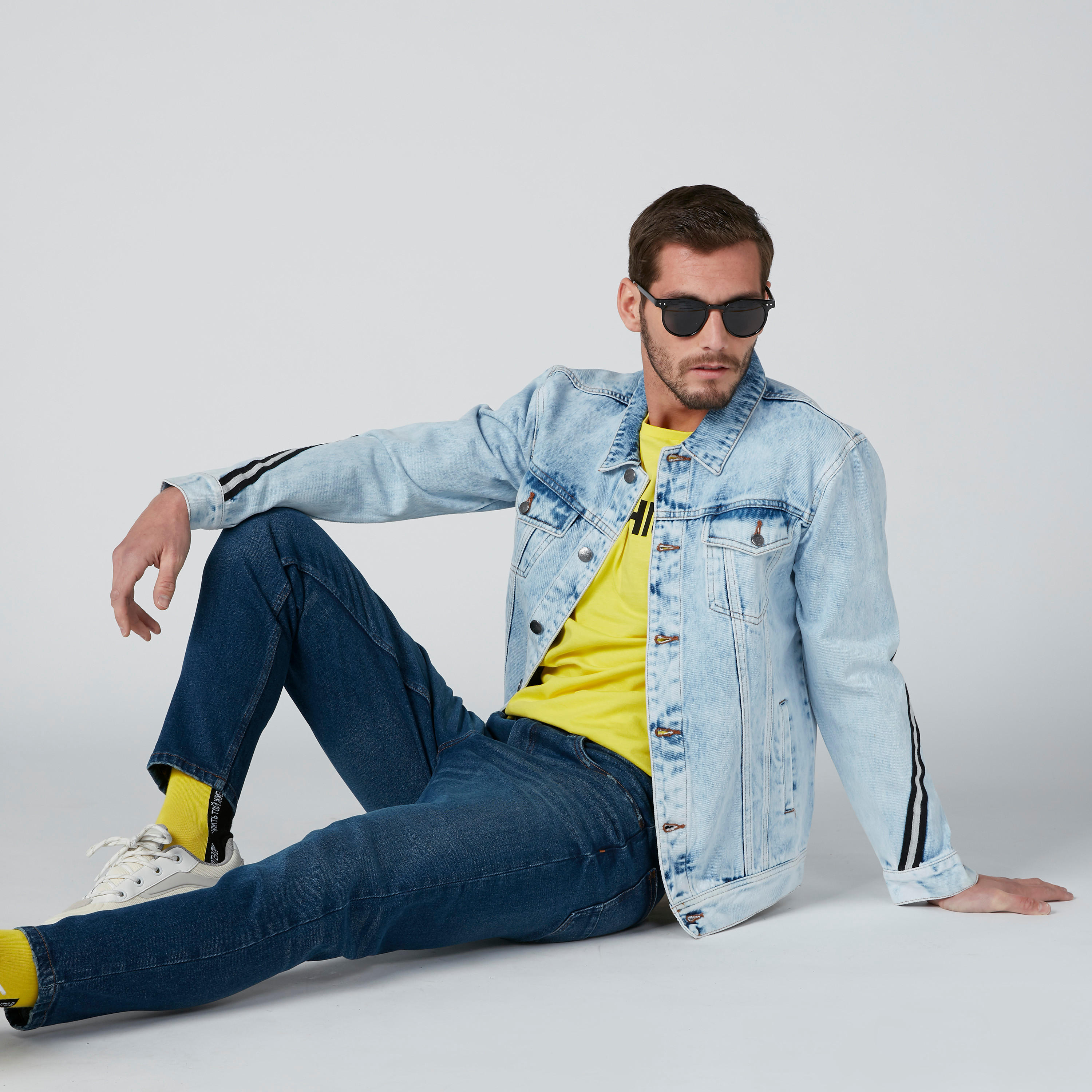 بنطال جينز طويل بقصة عاديّة وجيوب-men-clothing-bottoms-jeans-image-2