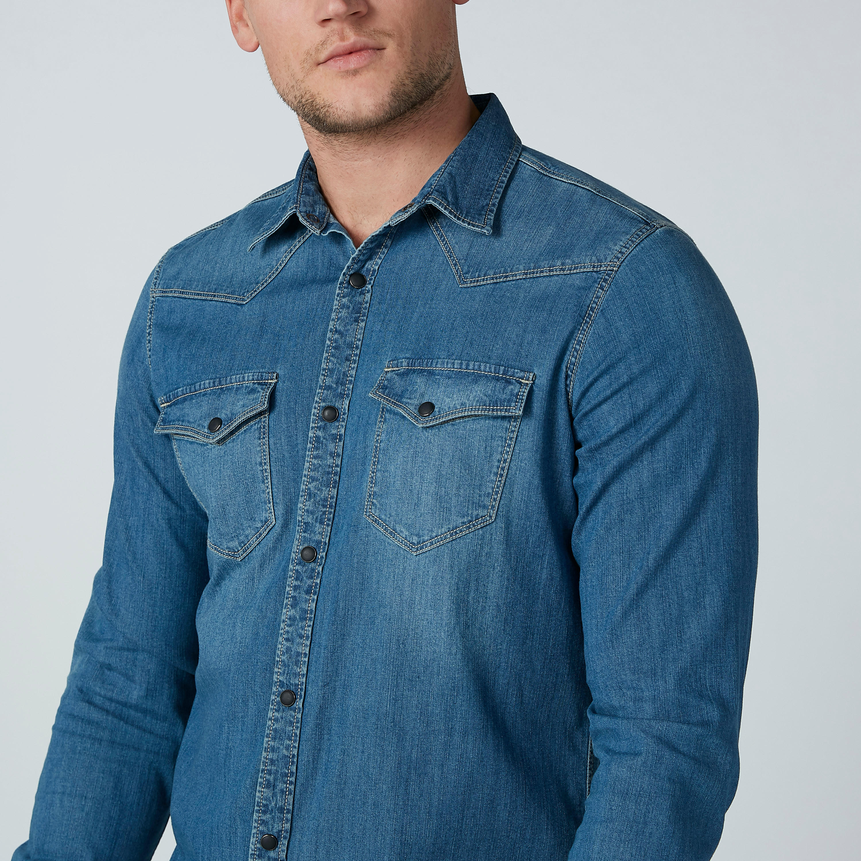 قميص دينم بأكمام طويلة وأزرار وجيوب-men-clothing-shirts-image-2