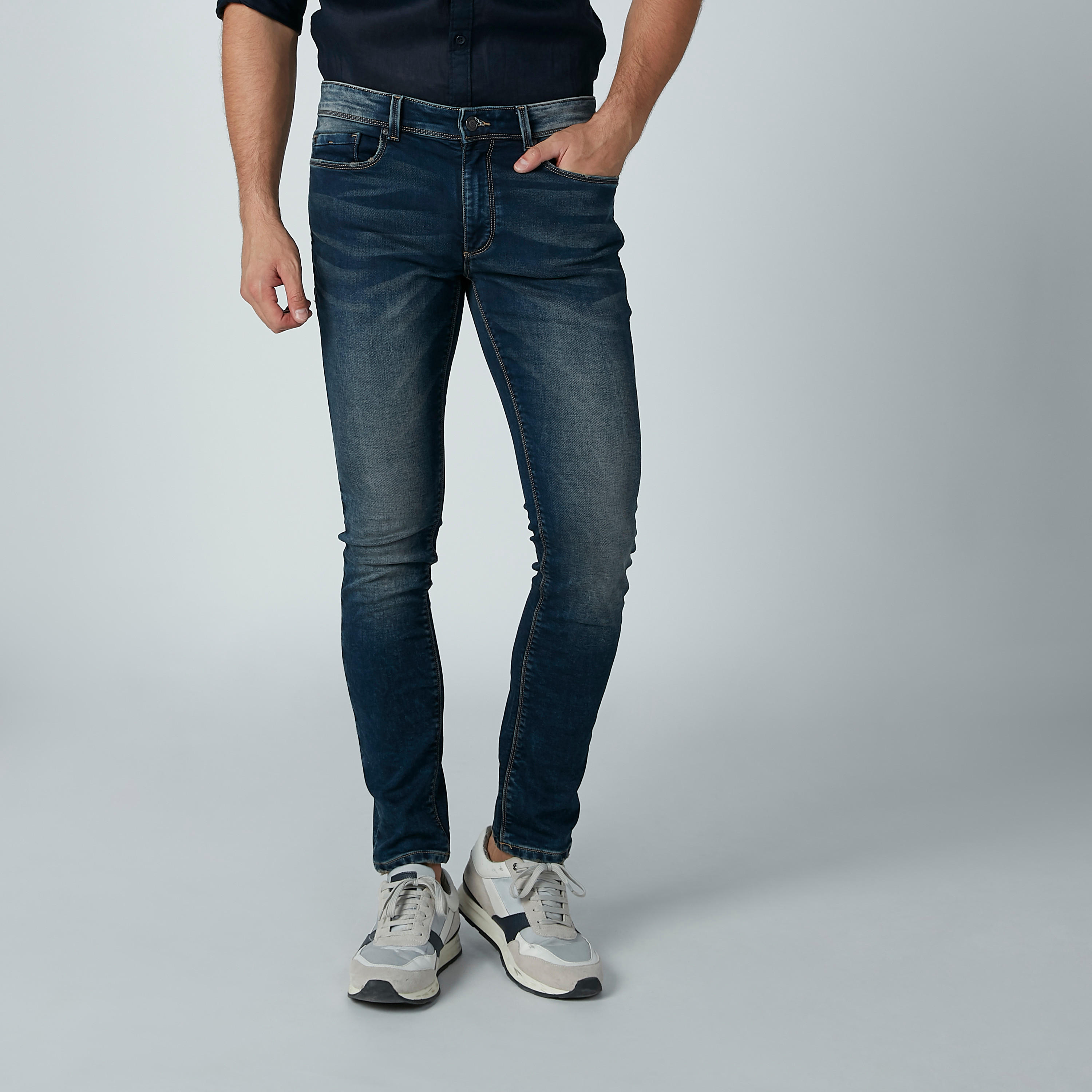 بنطال جينز بجيوب وحلقات حزام-men-clothing-bottoms-jeans-image-1