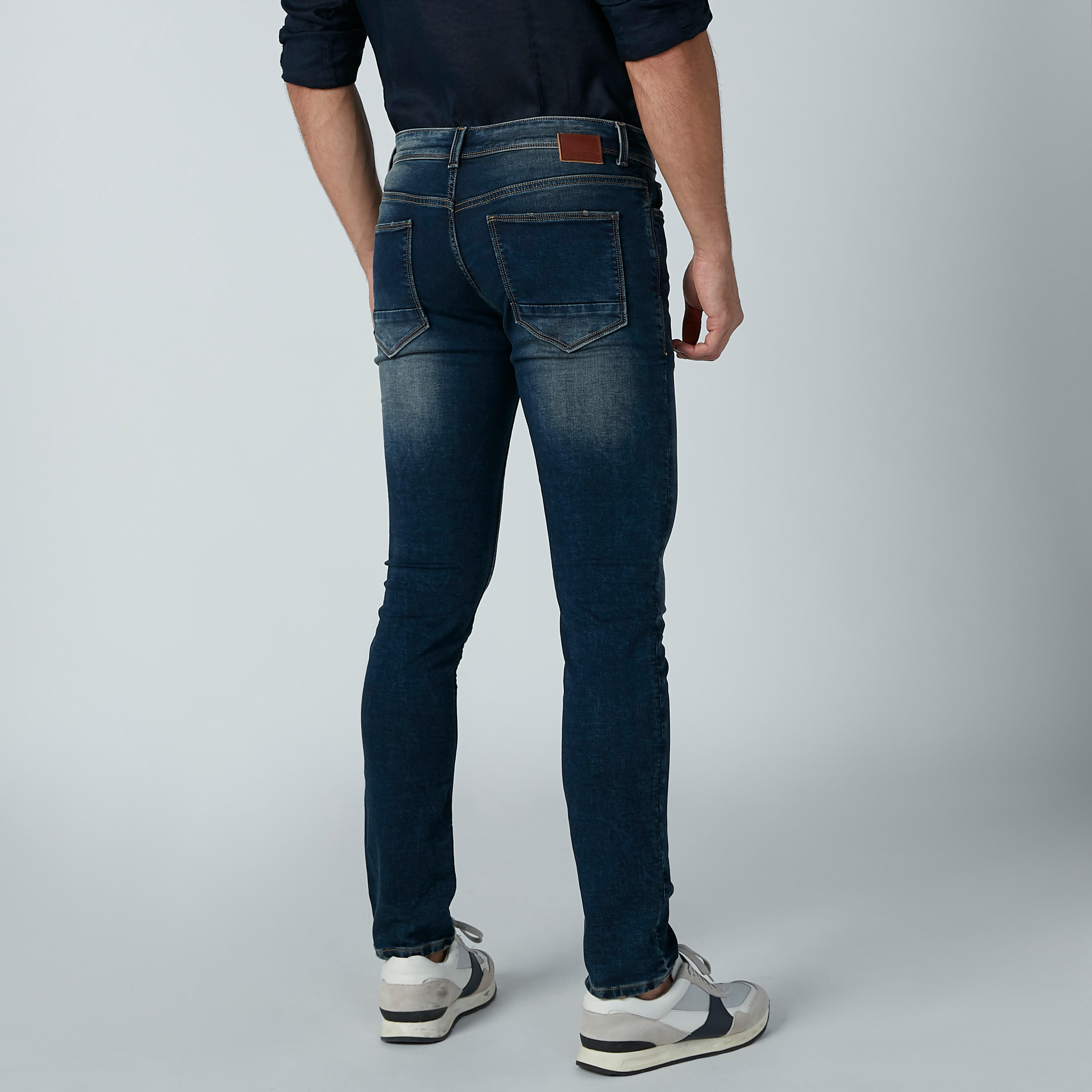 بنطال جينز بجيوب وحلقات حزام-men-clothing-bottoms-jeans-image-3