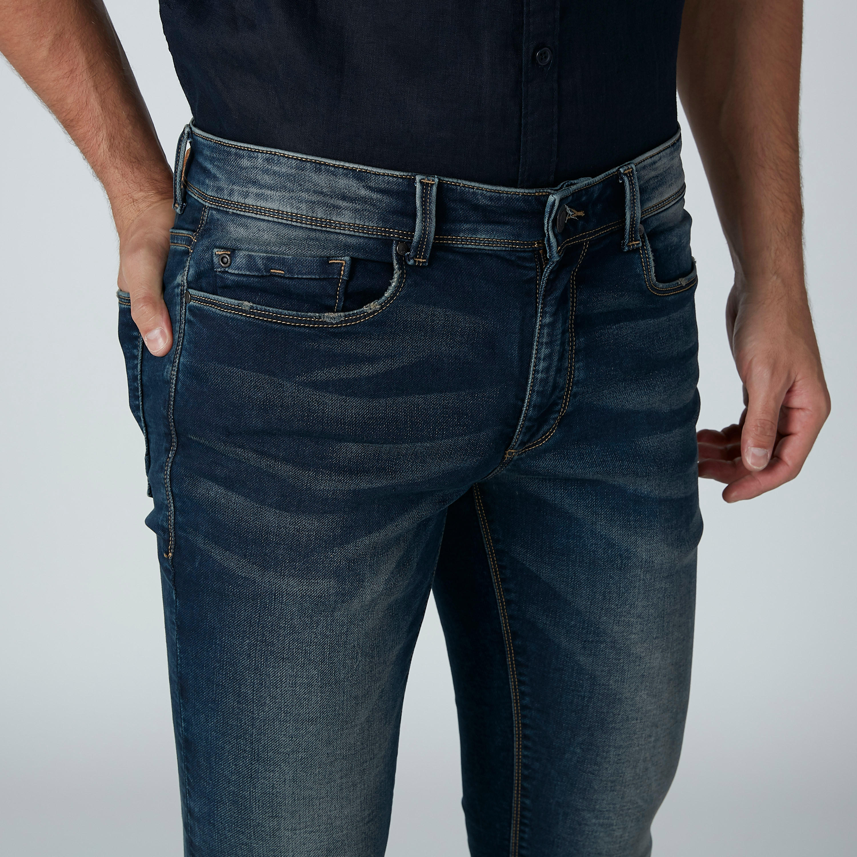 بنطال جينز بجيوب وحلقات حزام-men-clothing-bottoms-jeans-image-5
