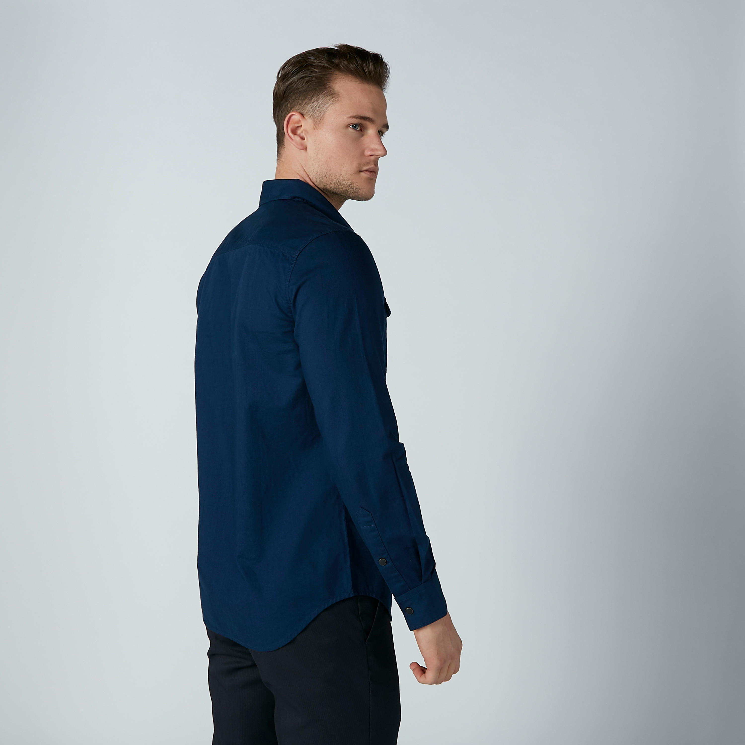 قميص سادة بأكمام طويلة وجيب على الصدر-men-clothing-shirts-image-2