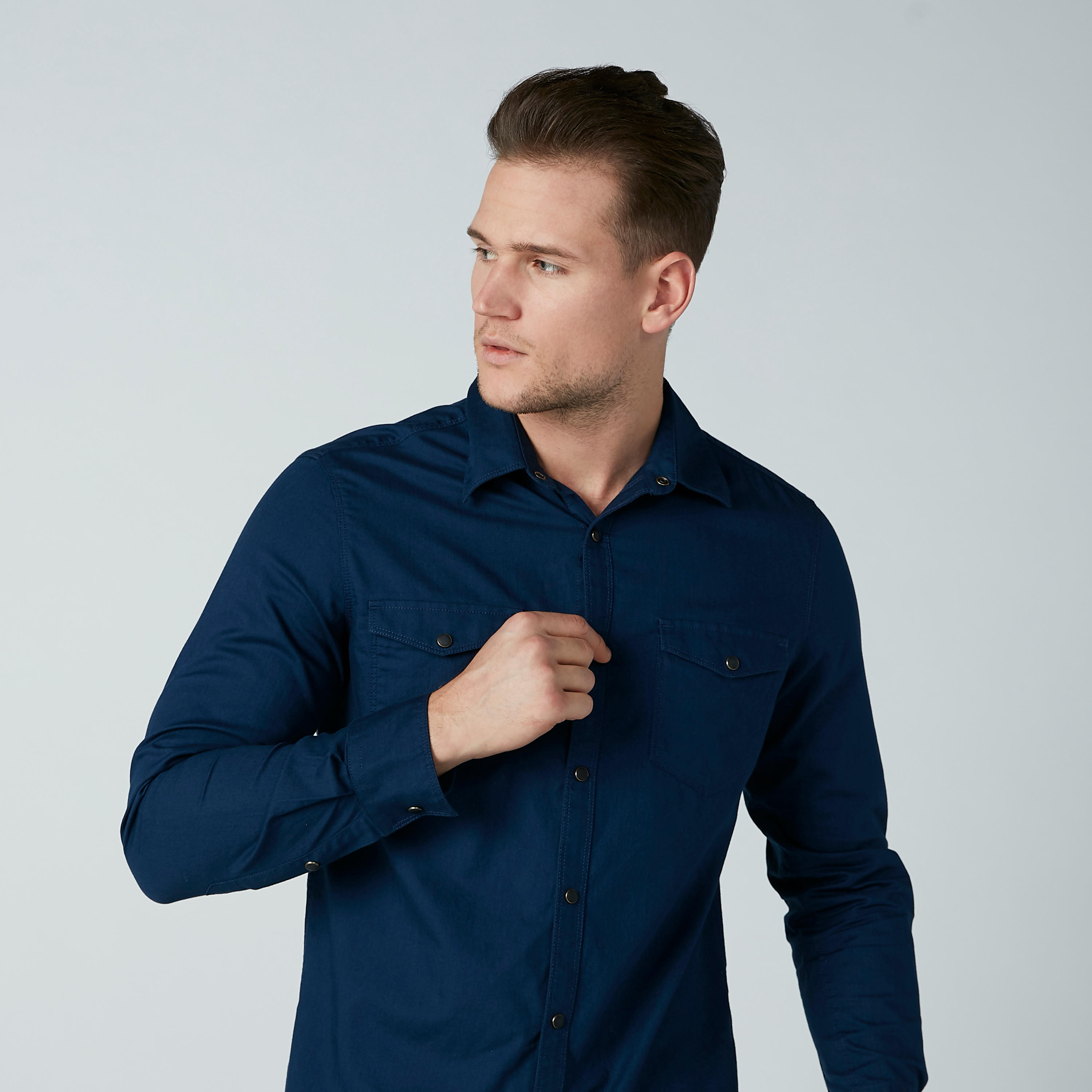 قميص سادة بأكمام طويلة وجيب على الصدر-men-clothing-shirts-image-3