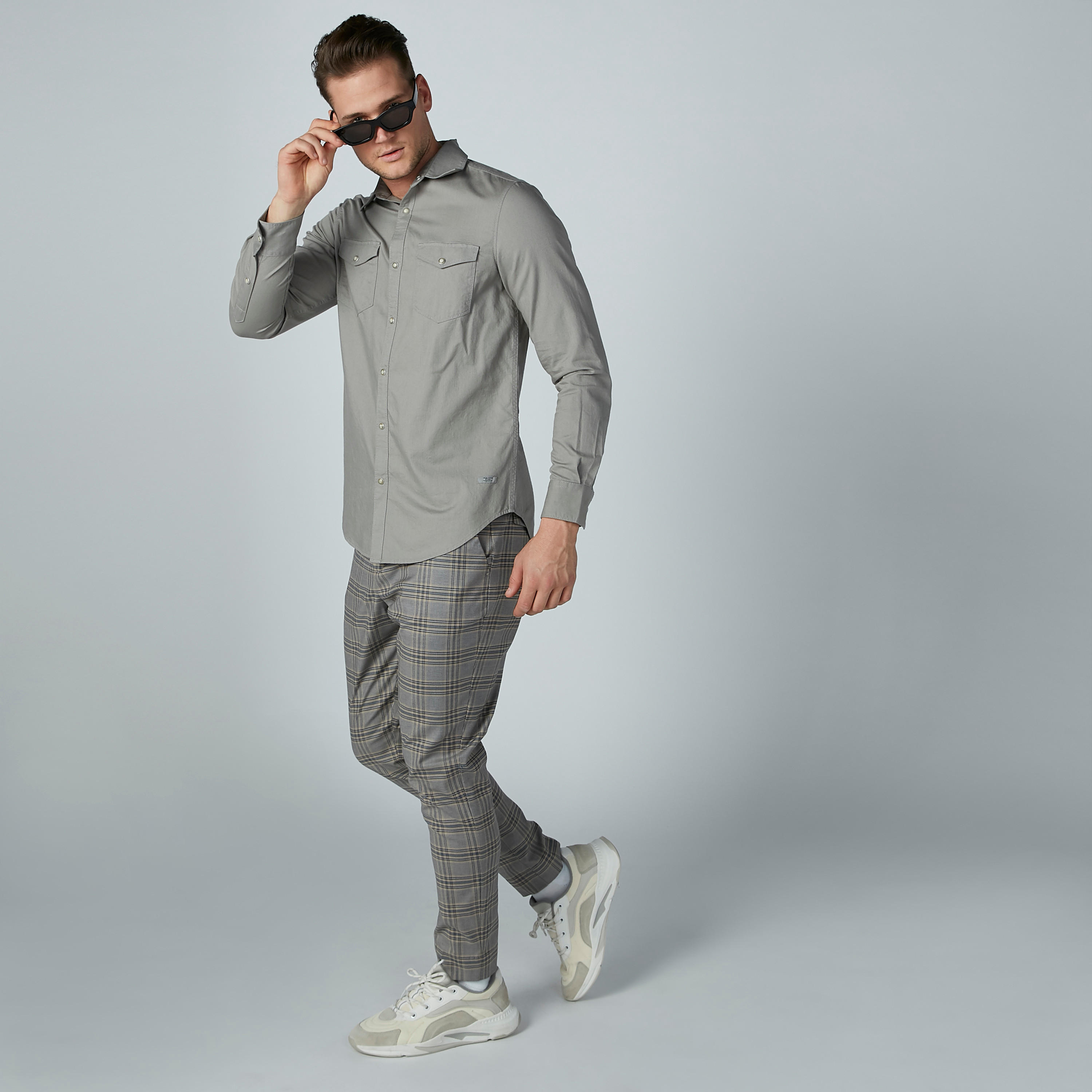 قميص سادة بأكمام طويلة وجيب على الصدر-men-clothing-shirts-image-1