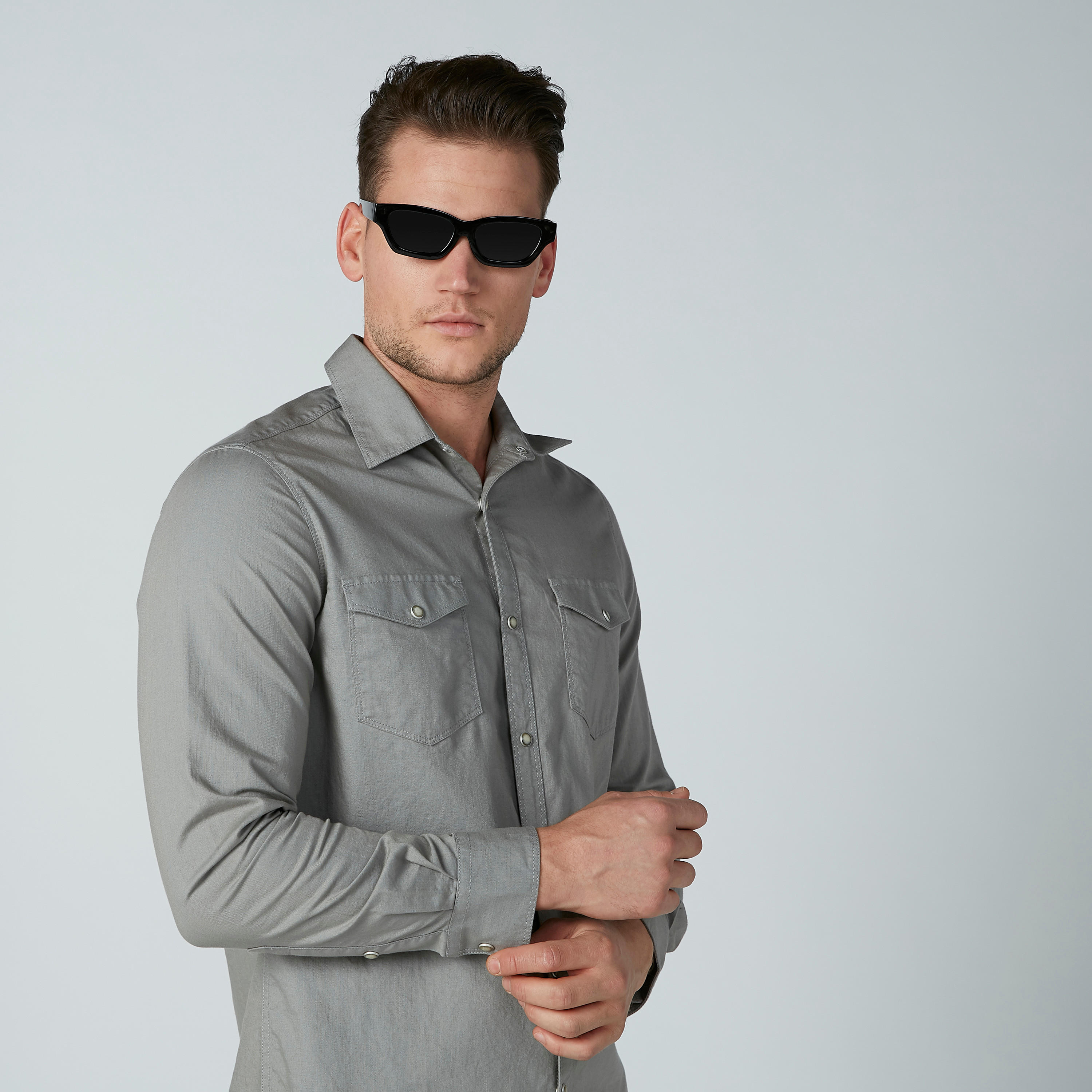 قميص سادة بأكمام طويلة وجيب على الصدر-men-clothing-shirts-image-3