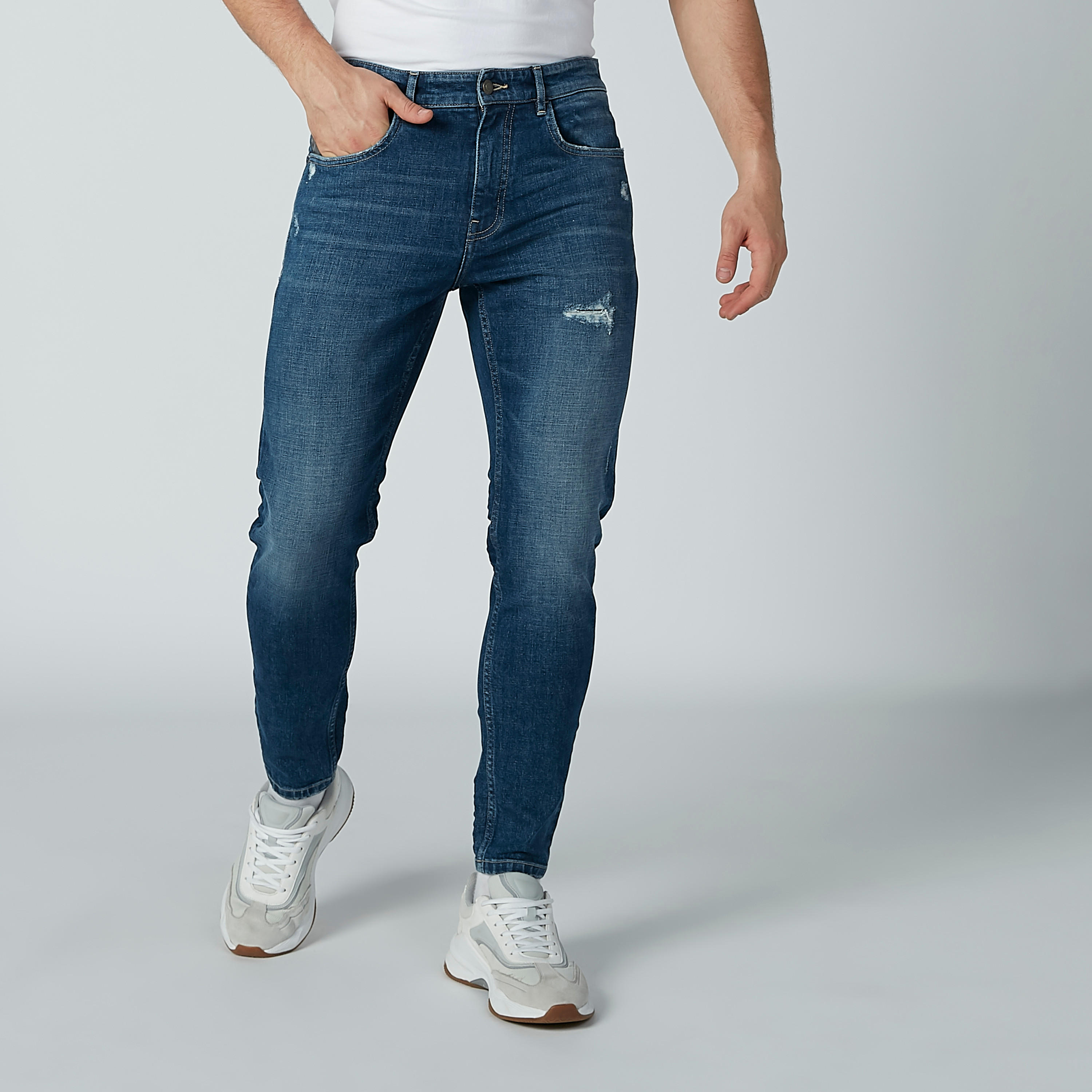 بنطال جينز طويل ممزّق بجيوب وحلقات للحزام-men-clothing-bottoms-jeans-image-1