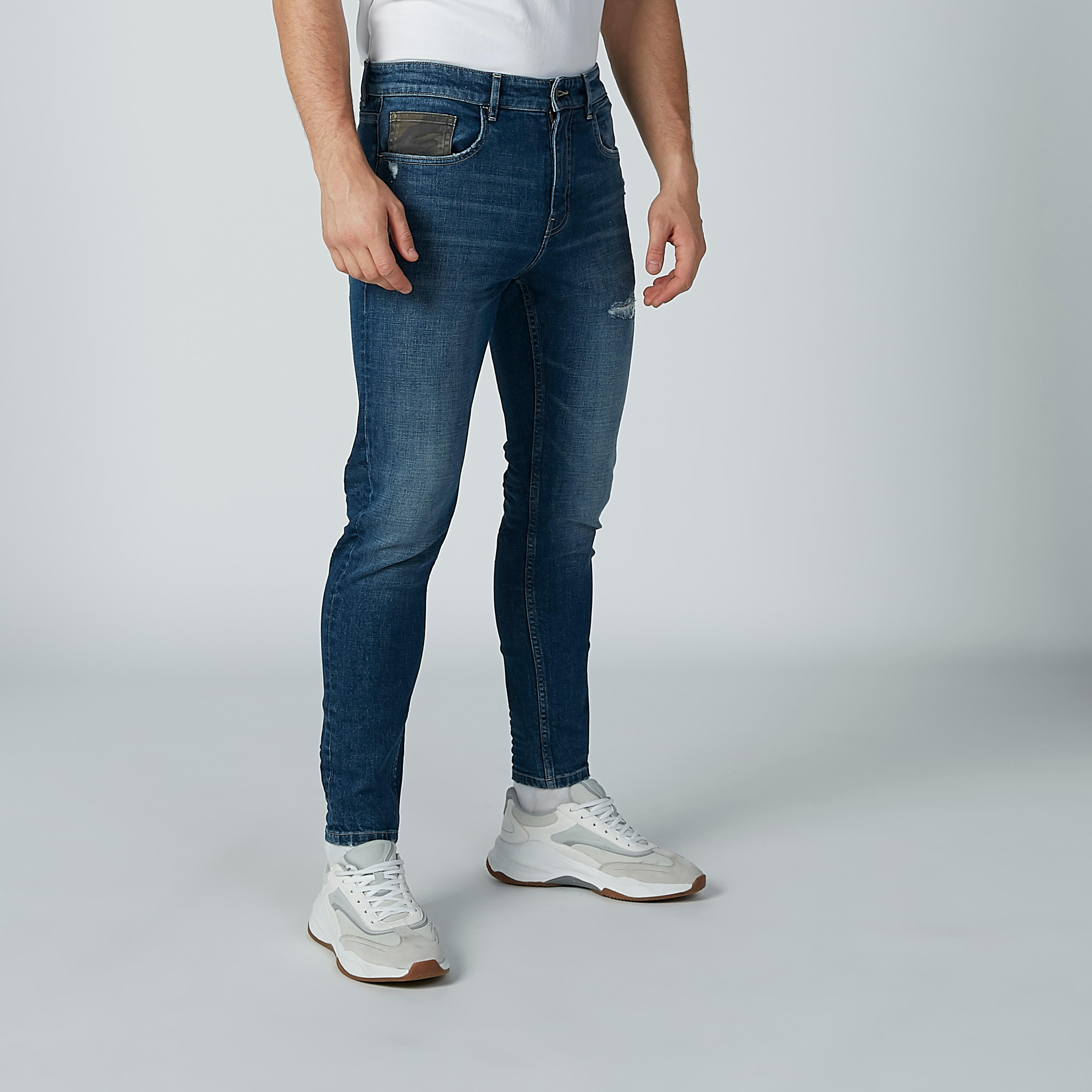 بنطال جينز طويل ممزّق بجيوب وحلقات للحزام-men-clothing-bottoms-jeans-image-2