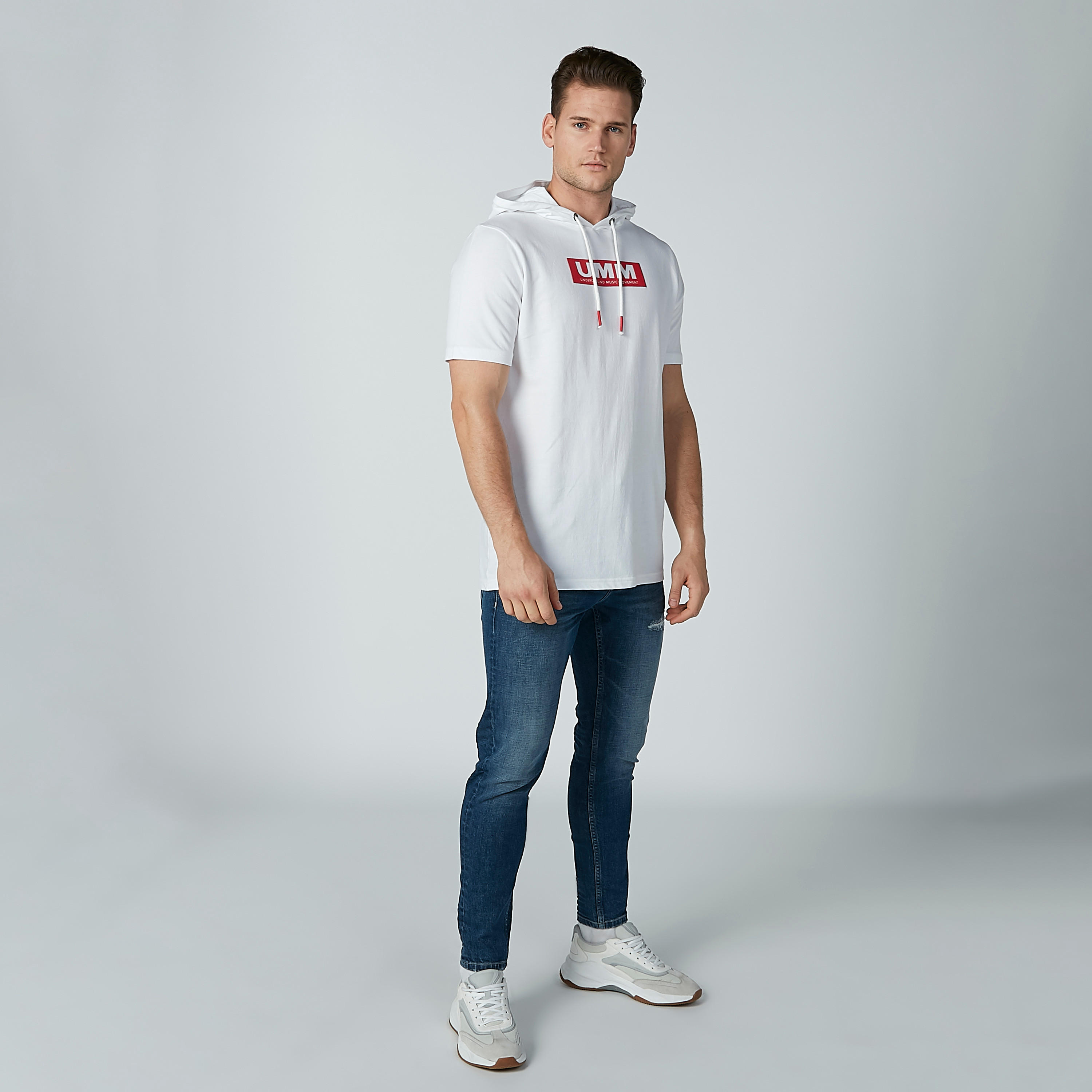بنطال جينز طويل ممزّق بجيوب وحلقات للحزام-men-clothing-bottoms-jeans-image-4