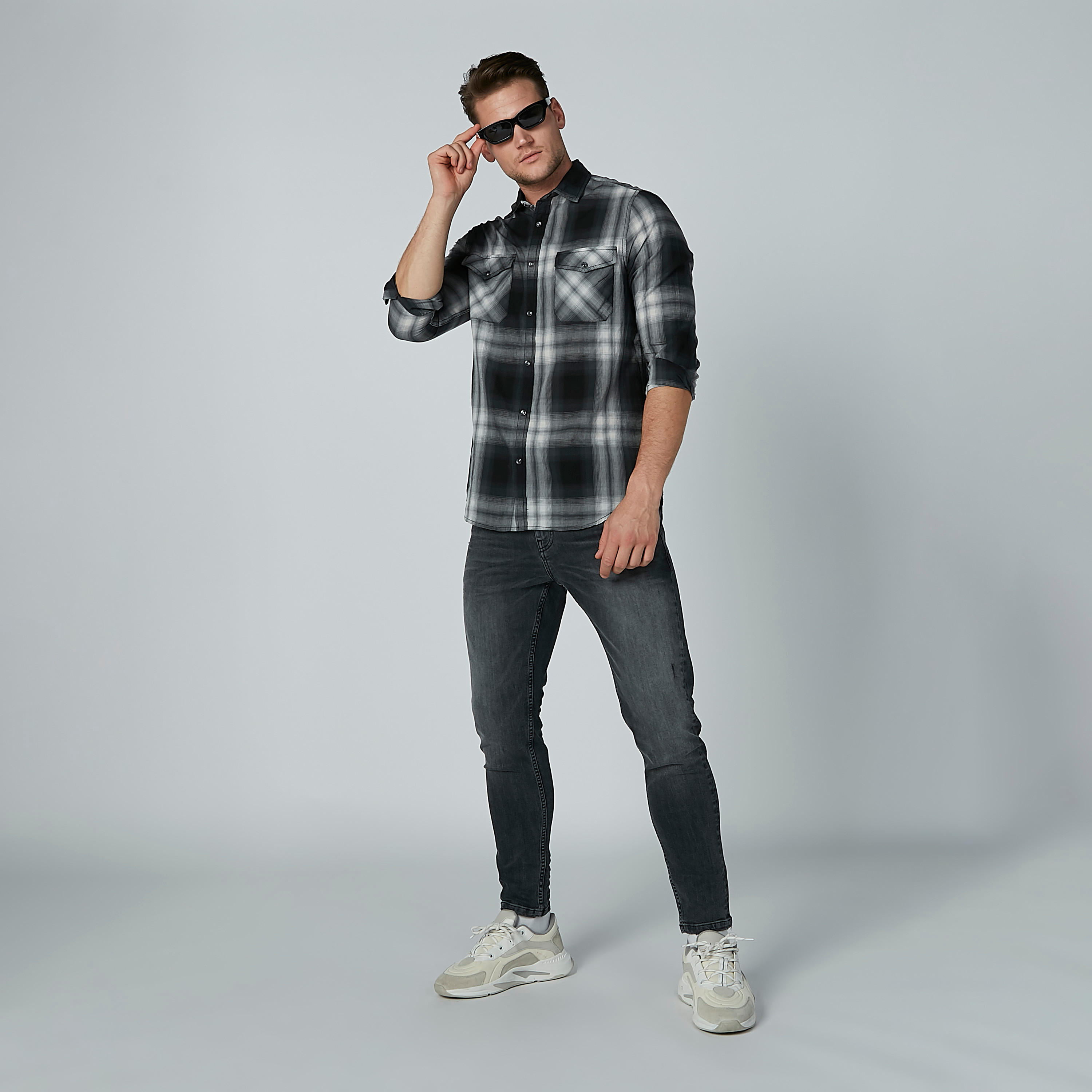 بنطال جينز طويل بجيوب-men-clothing-bottoms-jeans-image-2
